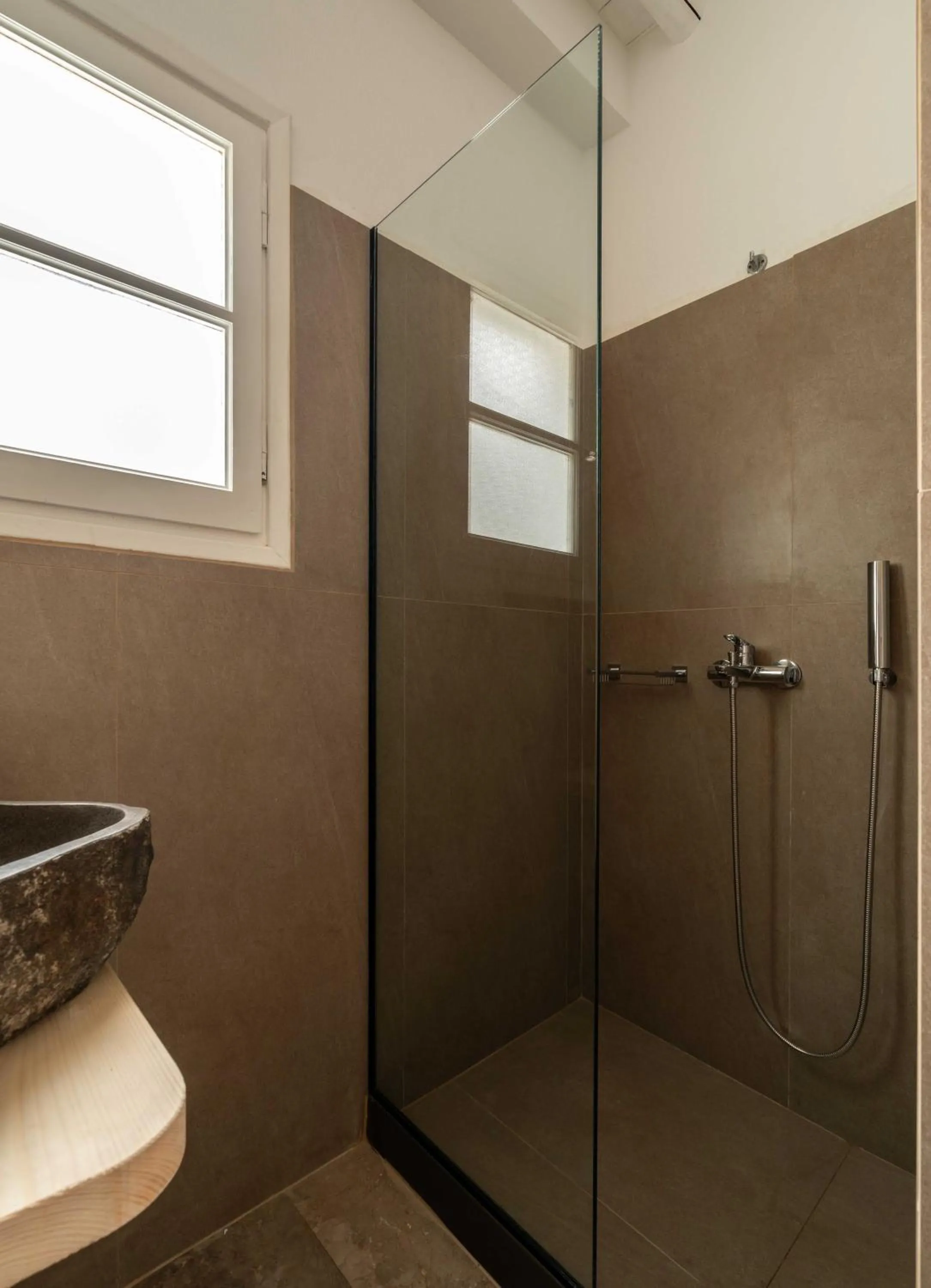 Shower in Tagoo Studios Mykonos