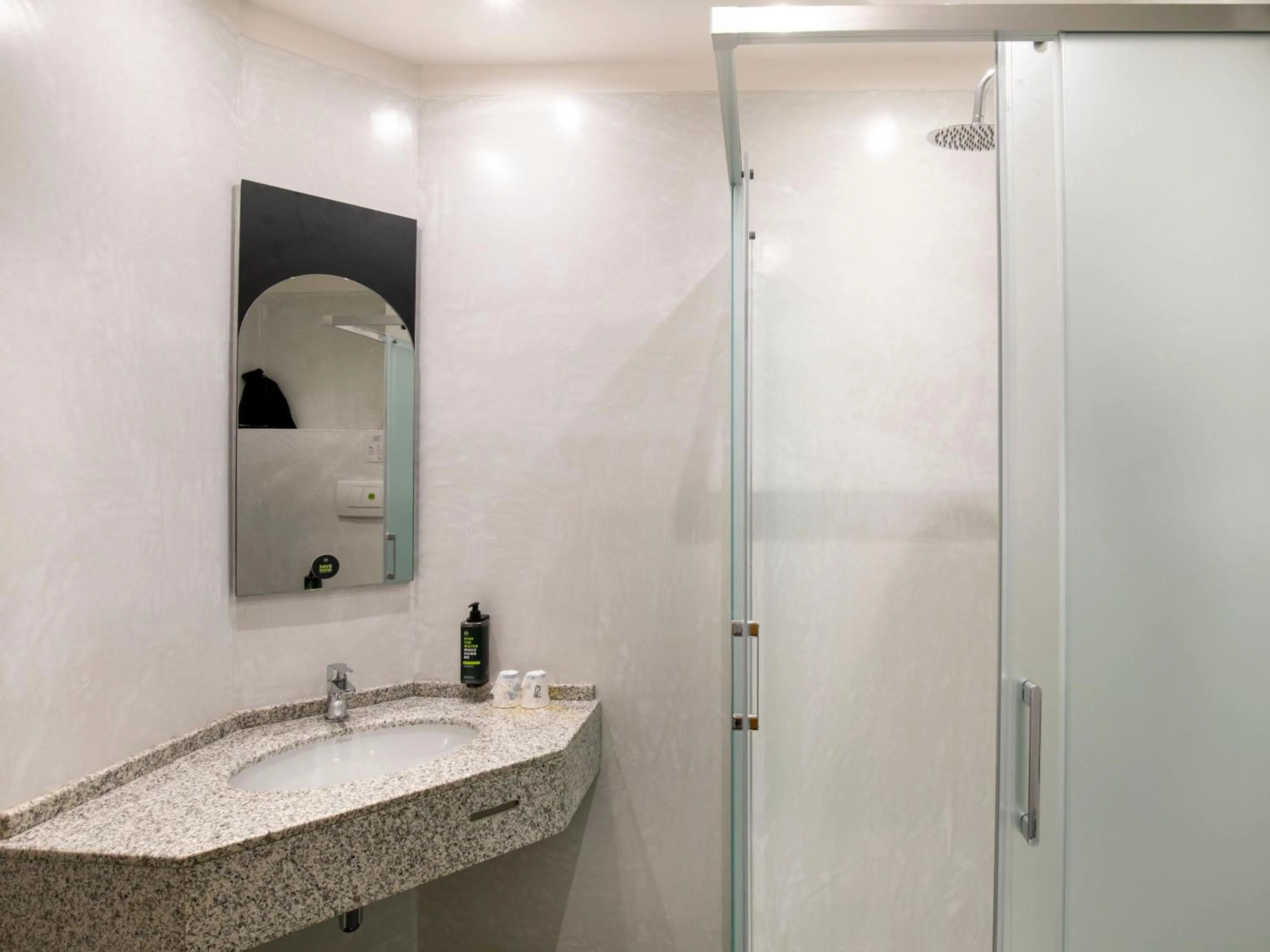 Bathroom in B&B HOTEL Latina