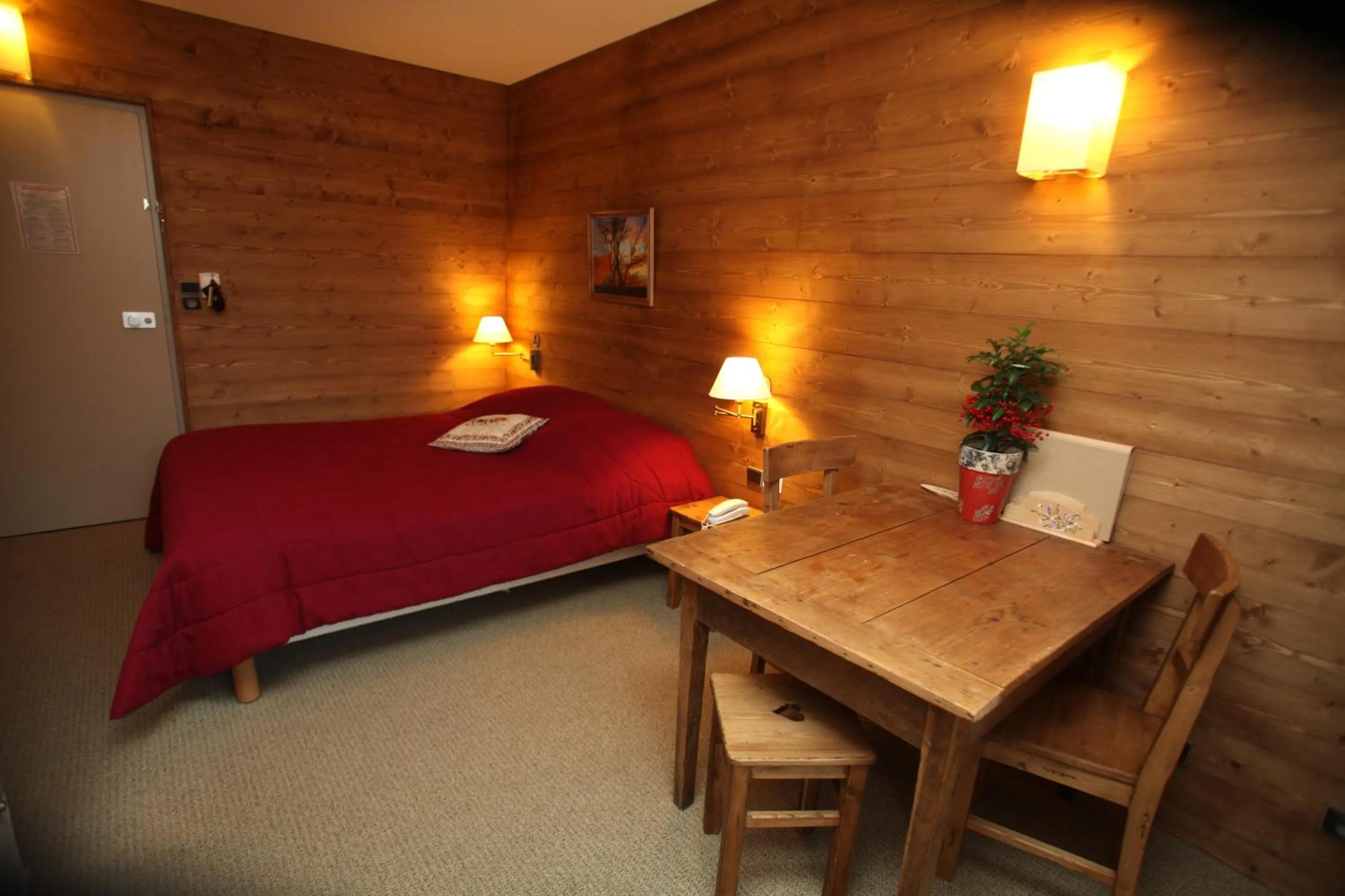 Bathroom, Bed in Hôtel Restaurant La Ferme