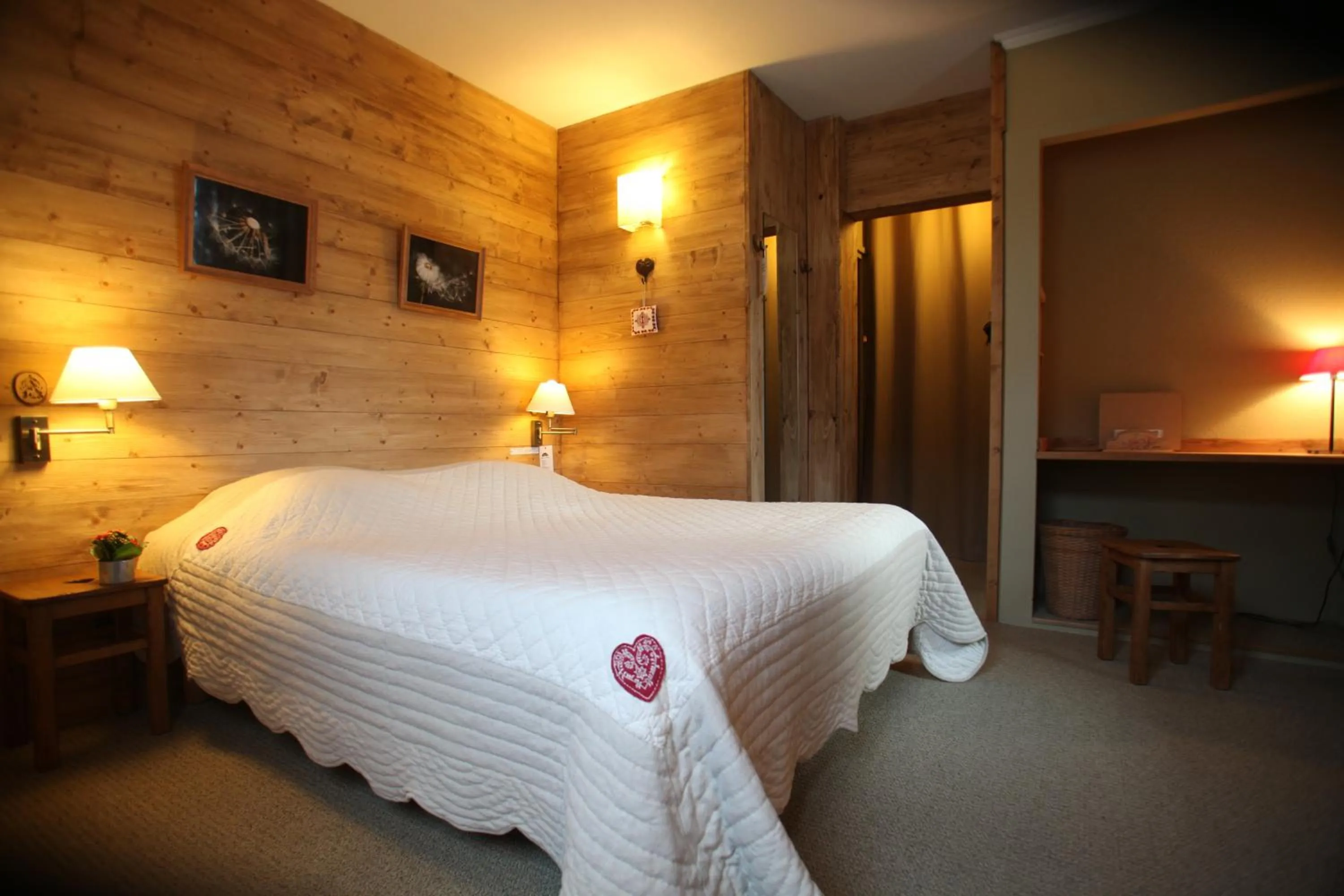 Photo of the whole room, Bed in Hôtel Restaurant La Ferme
