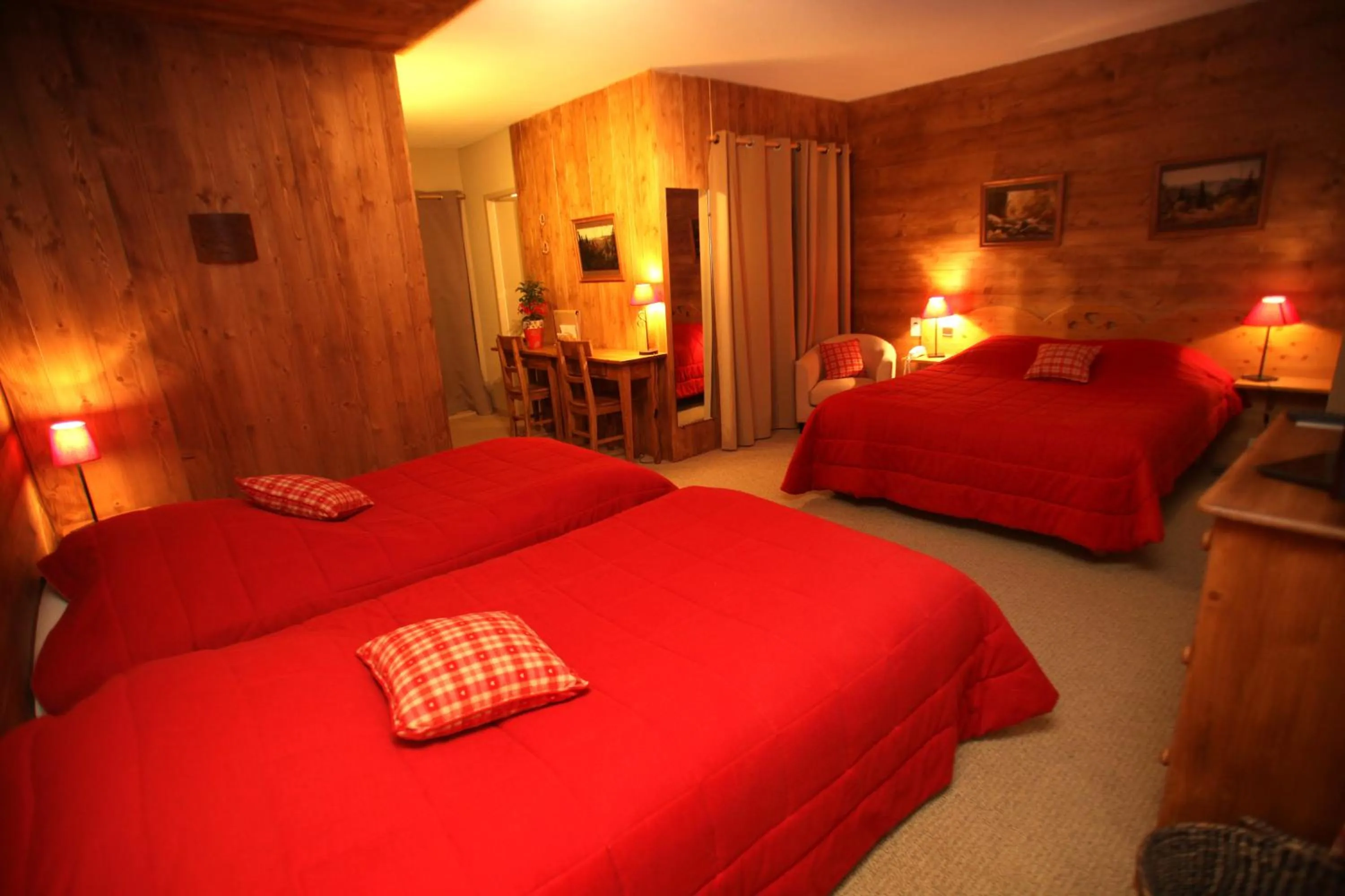 Photo of the whole room, Bed in Hôtel Restaurant La Ferme