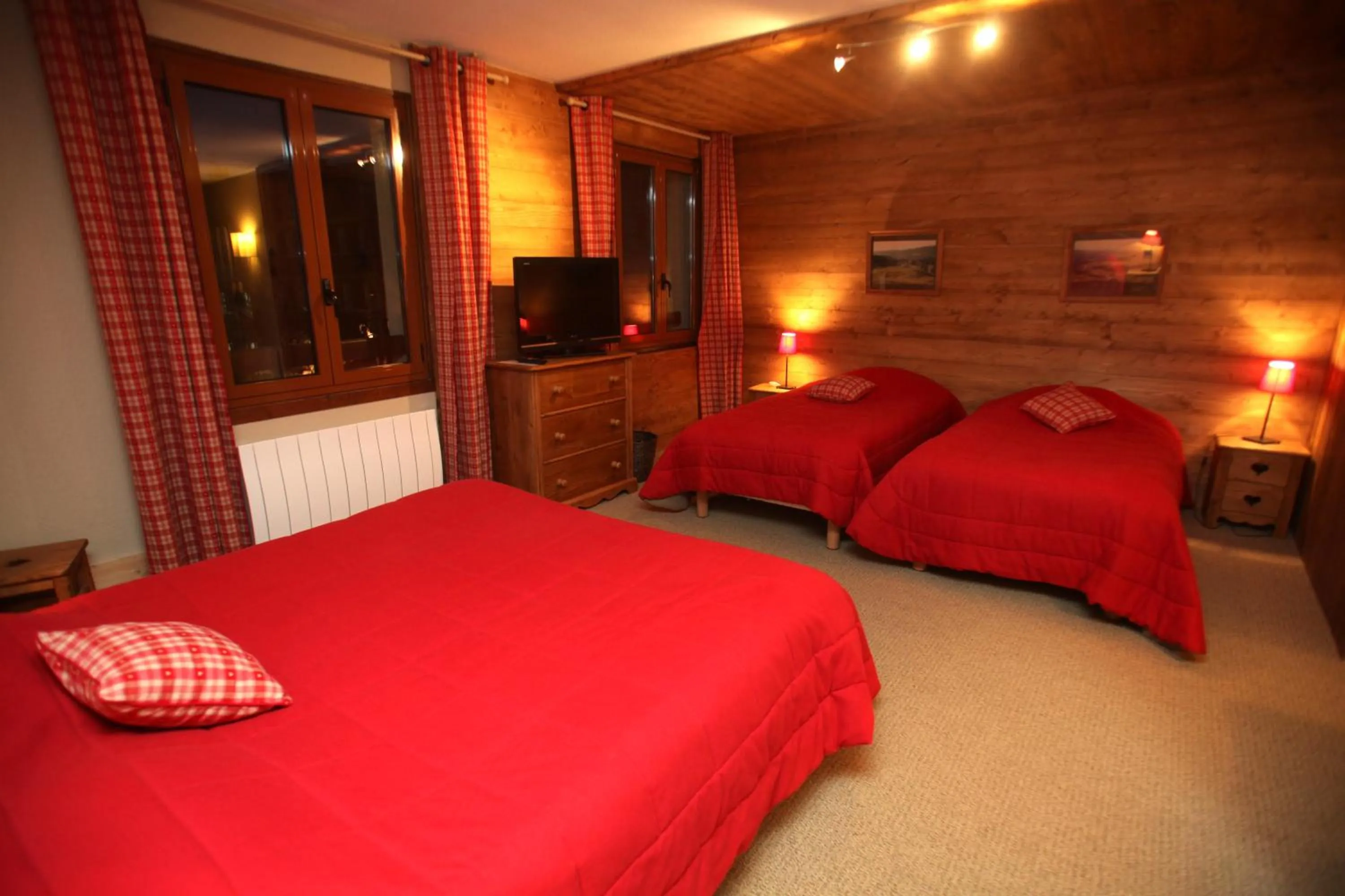 Photo of the whole room, Bed in Hôtel Restaurant La Ferme