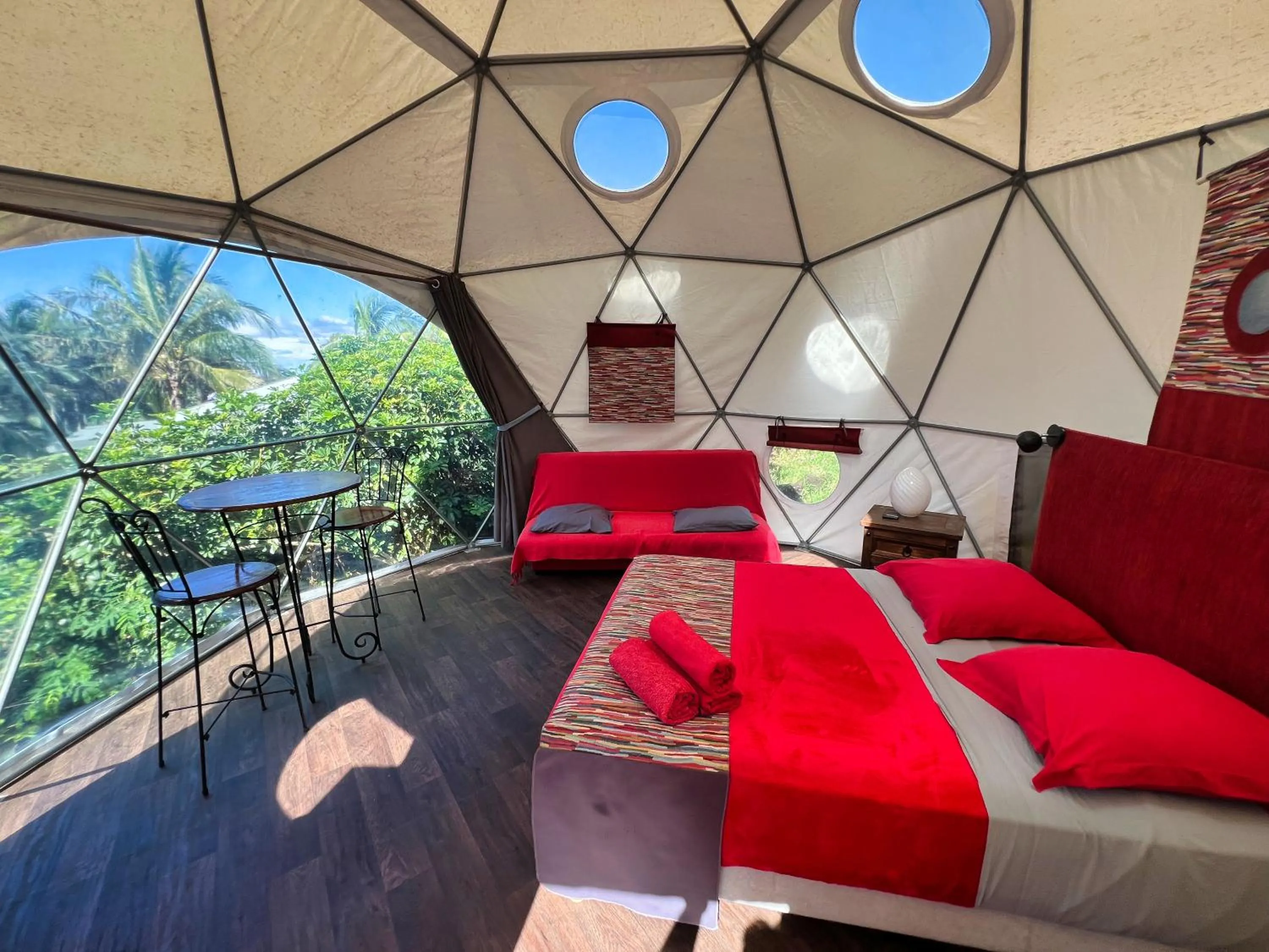 Photo of the whole room in Bubble Dome Village