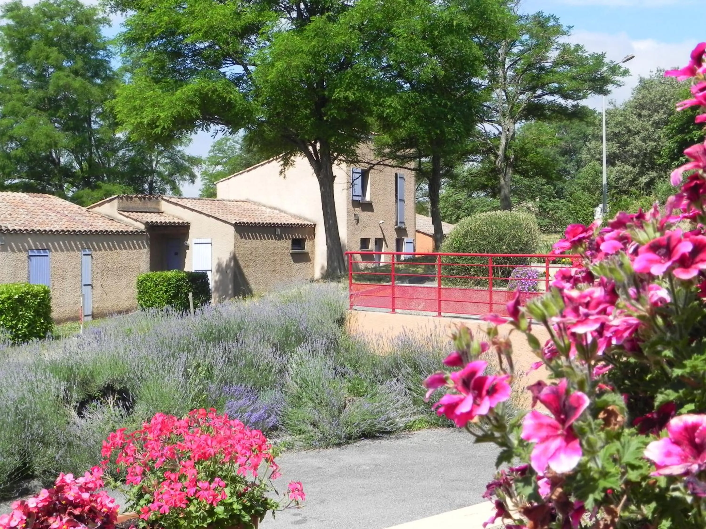 Garden view in VVF Le Pays Cathare Carcassonne