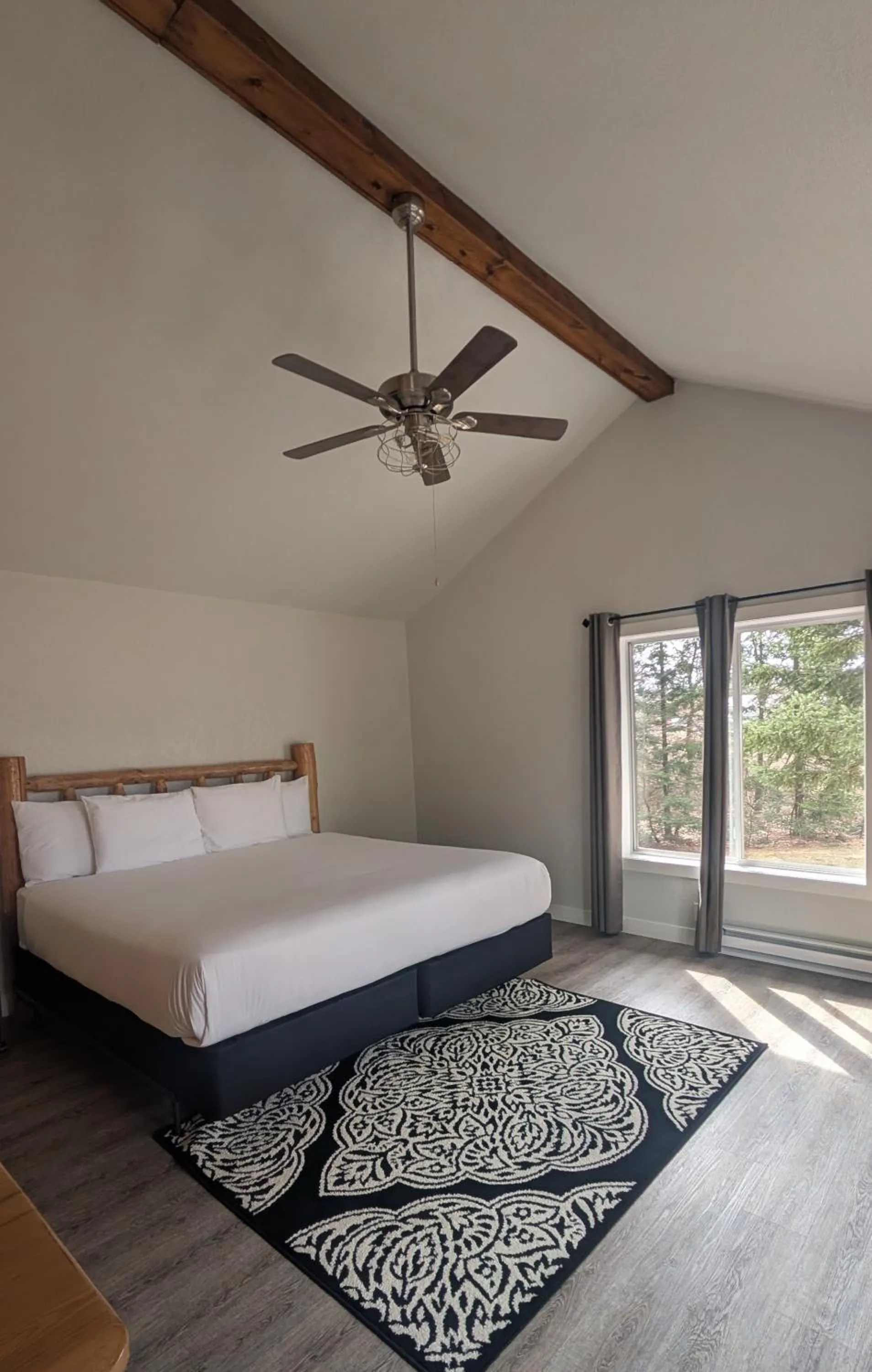 Bedroom, Bed in Edge-O-Dells Resort