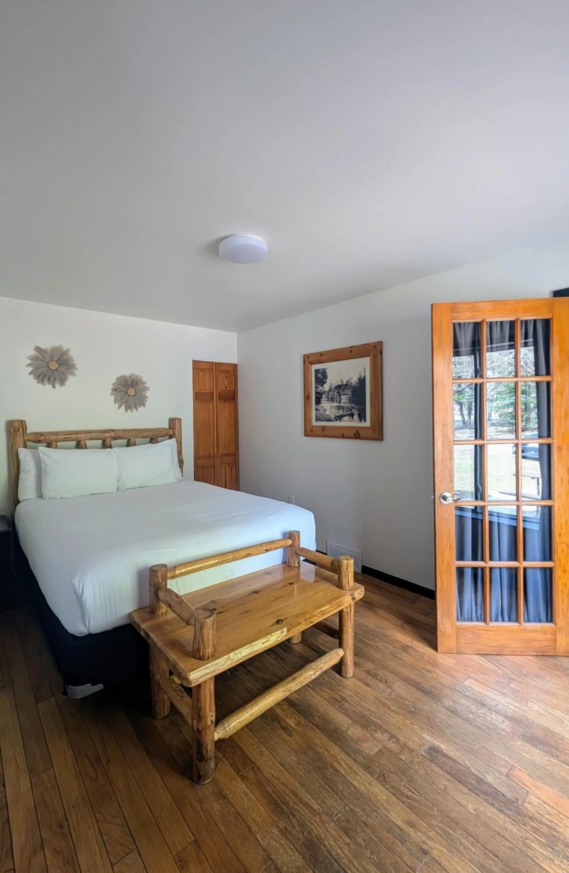 Bedroom, Bed in Edge-O-Dells Resort