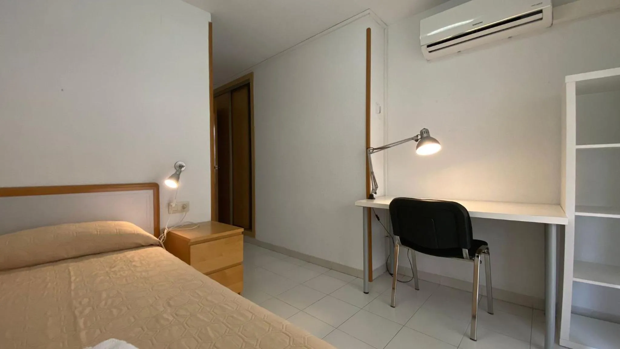 Single Room with Bath - single occupancy in Residència Universitaria Pare Claret