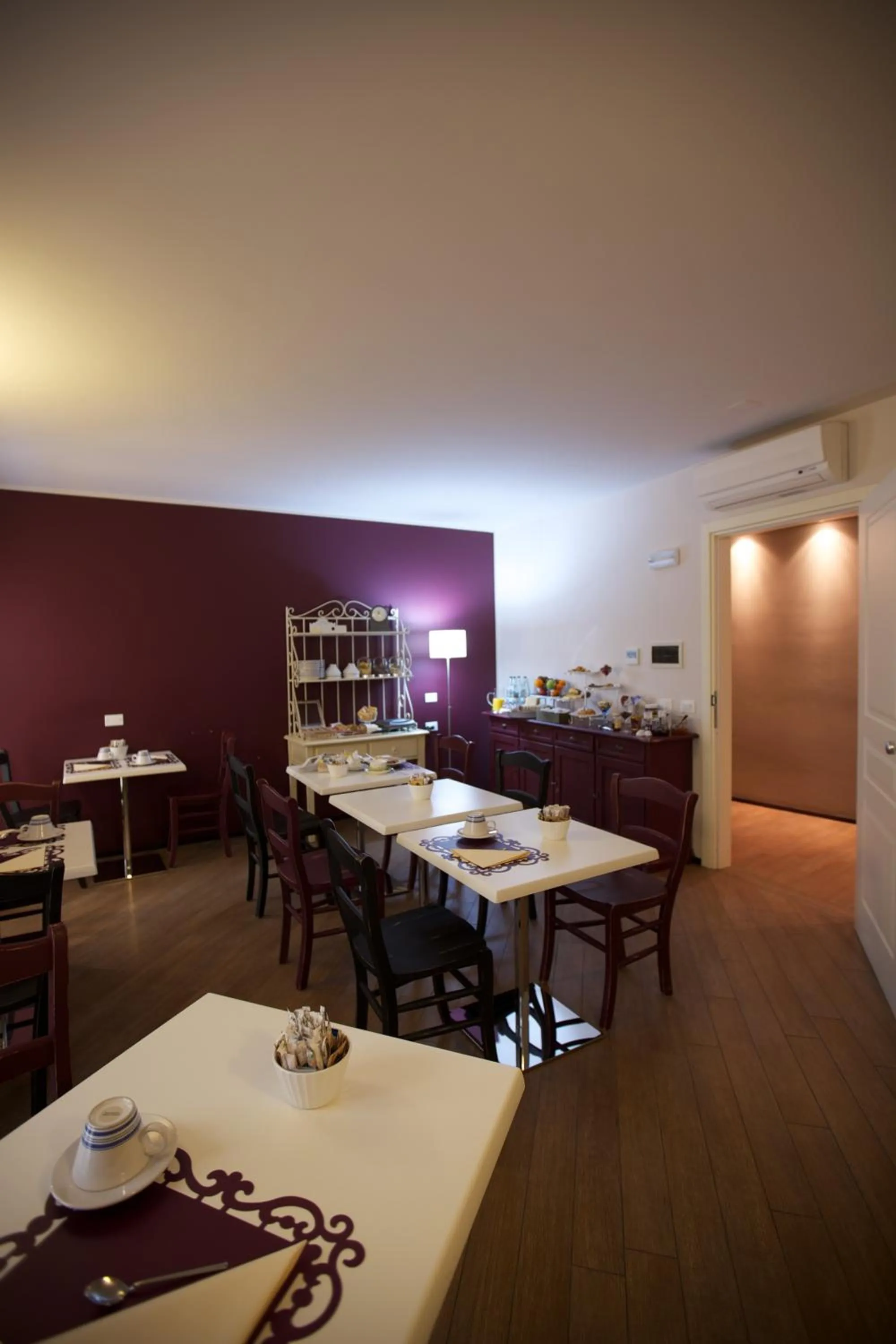 Buffet breakfast in Hotel Leon D'Oro