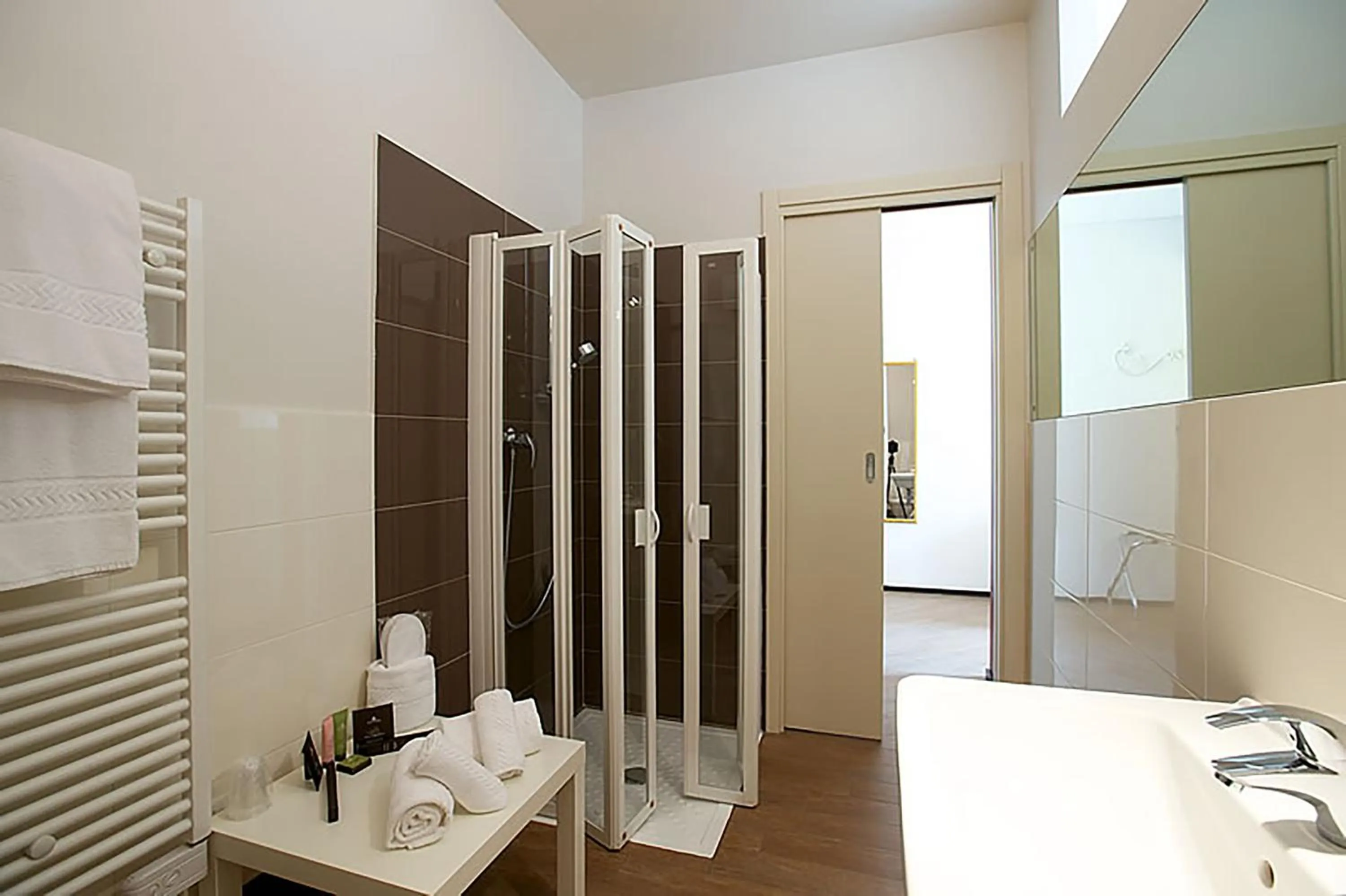 Bathroom in Hotel Leon D'Oro