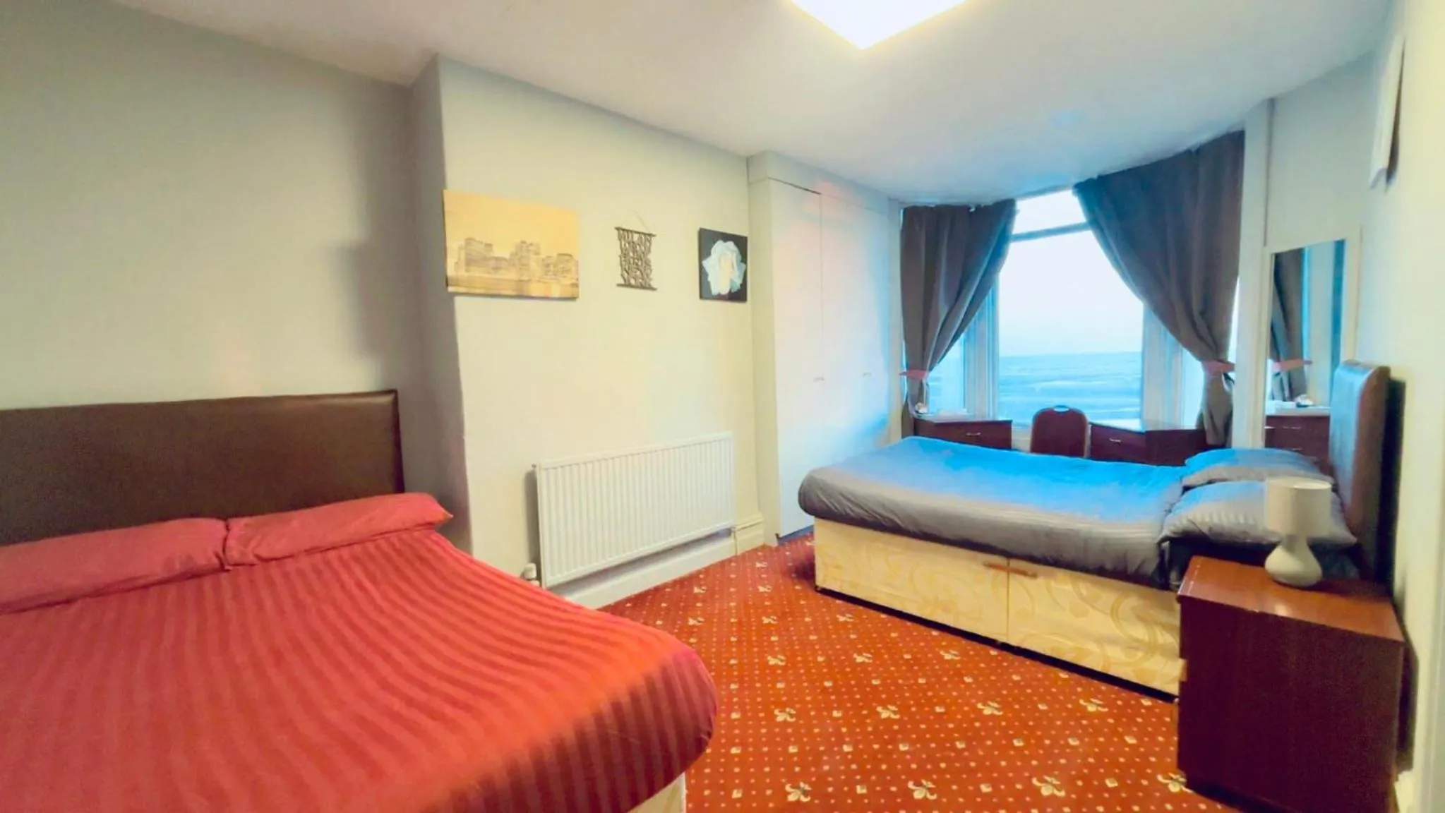 Bed in HOTEL BLUE OCEAN - Call For Cheap Prices - Check In Until 3AM