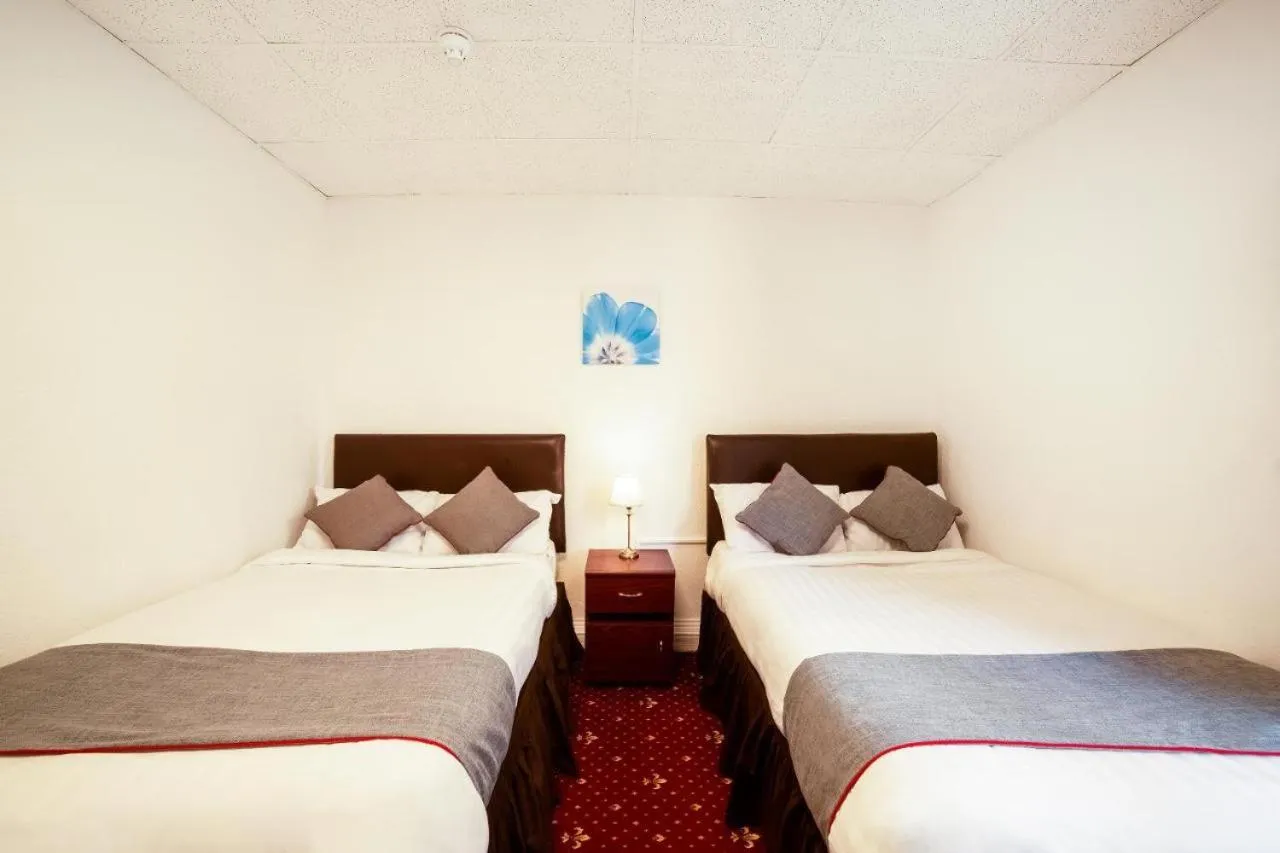 Bed in HOTEL BLUE OCEAN - Call For Cheap Prices - Check In Until 3AM