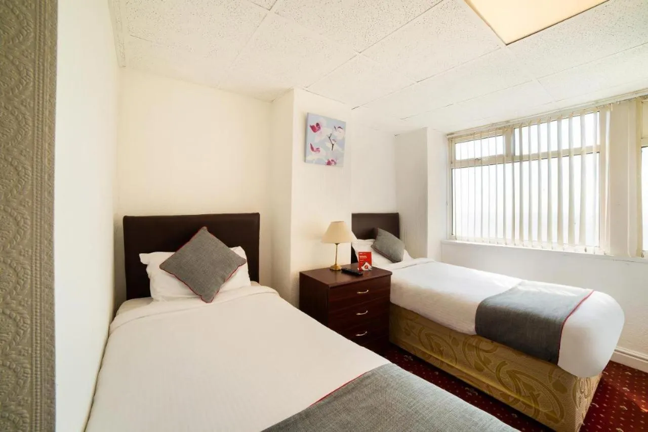 Bed in HOTEL BLUE OCEAN - Call For Cheap Prices - Check In Until 3AM