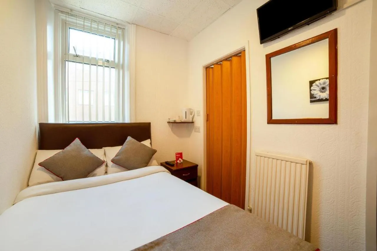 Bed in HOTEL BLUE OCEAN - Call For Cheap Prices - Check In Until 3AM