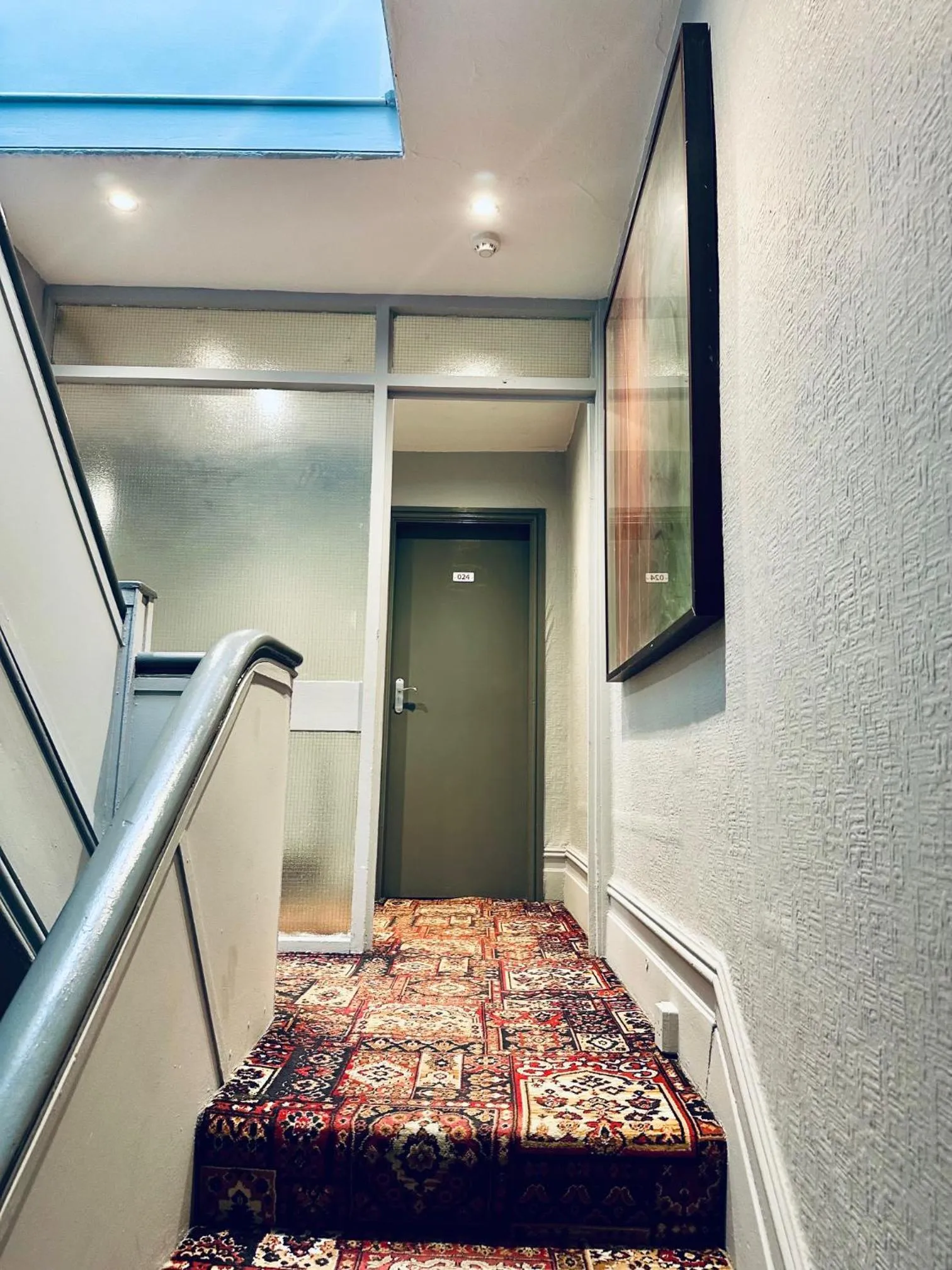 Bed in HOTEL BLUE OCEAN - Call For Cheap Prices - Check In Until 3AM