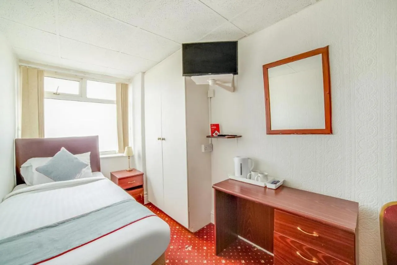 Bed in HOTEL BLUE OCEAN - Call For Cheap Prices - Check In Until 3AM