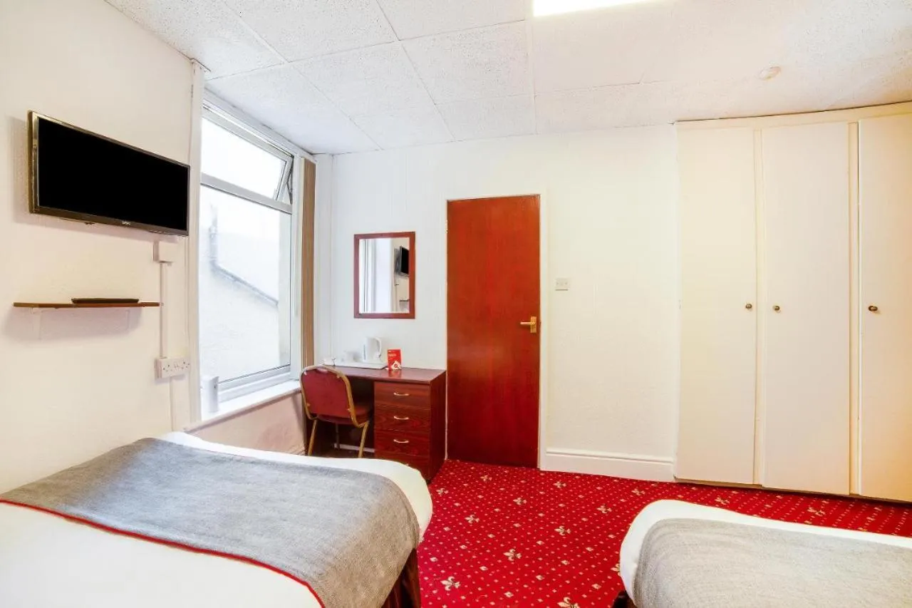 Bed in HOTEL BLUE OCEAN - Call For Cheap Prices - Check In Until 3AM