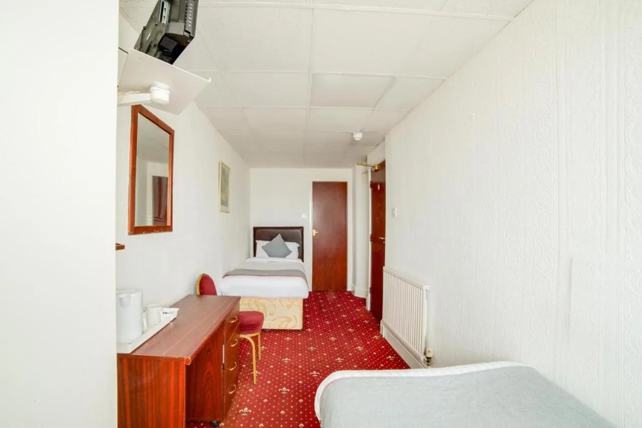 Bed in HOTEL BLUE OCEAN - Call For Cheap Prices - Check In Until 3AM