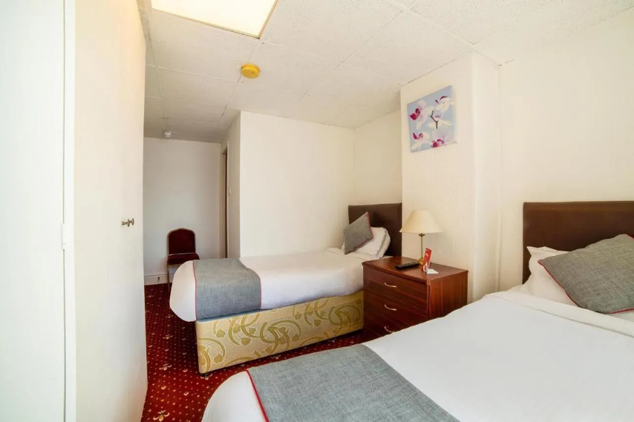 Bed in HOTEL BLUE OCEAN - Call For Cheap Prices - Check In Until 3AM