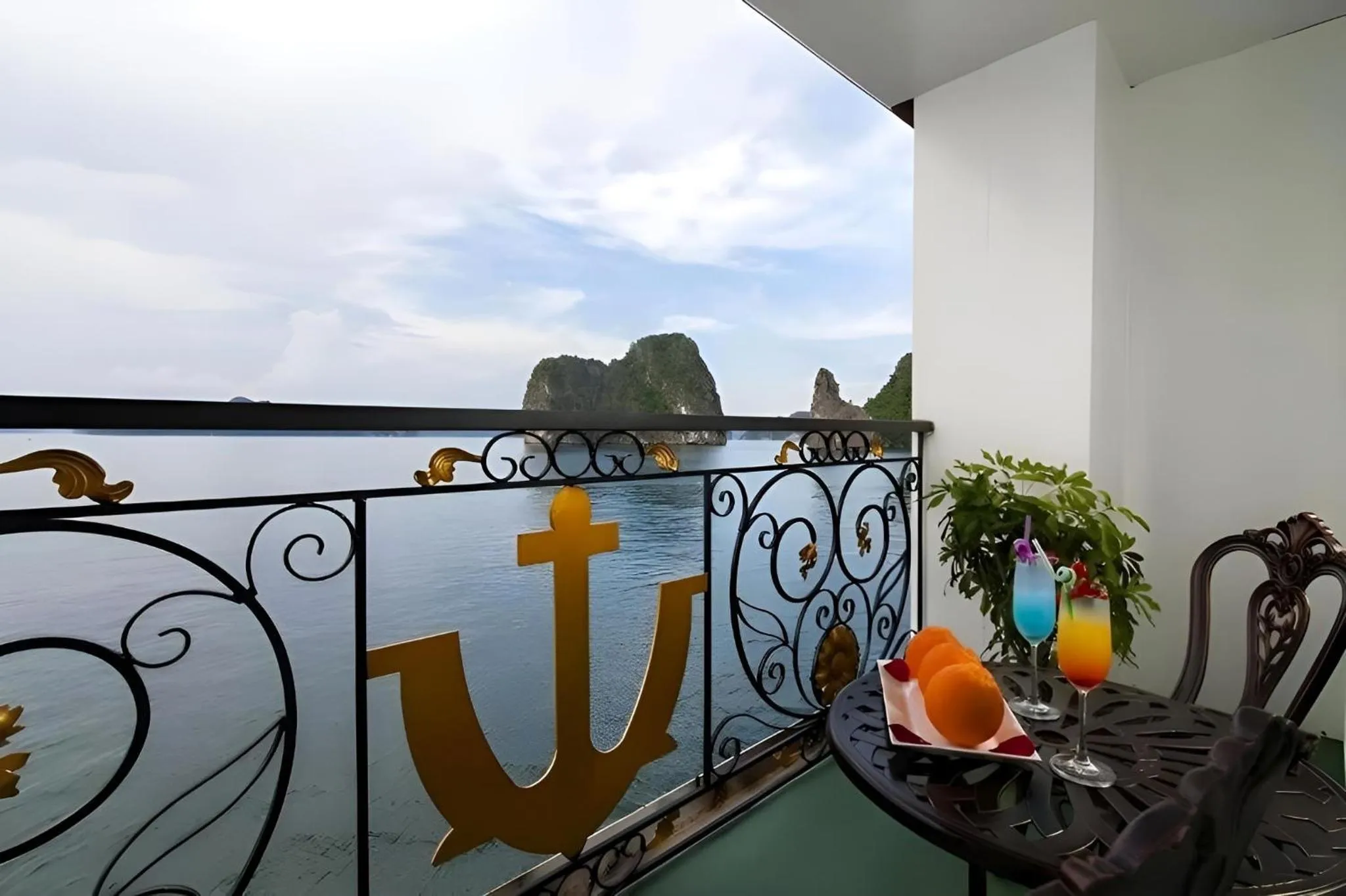 Balcony/Terrace in Verdure Lotus Grandeur Cruise on Ha Long Bay