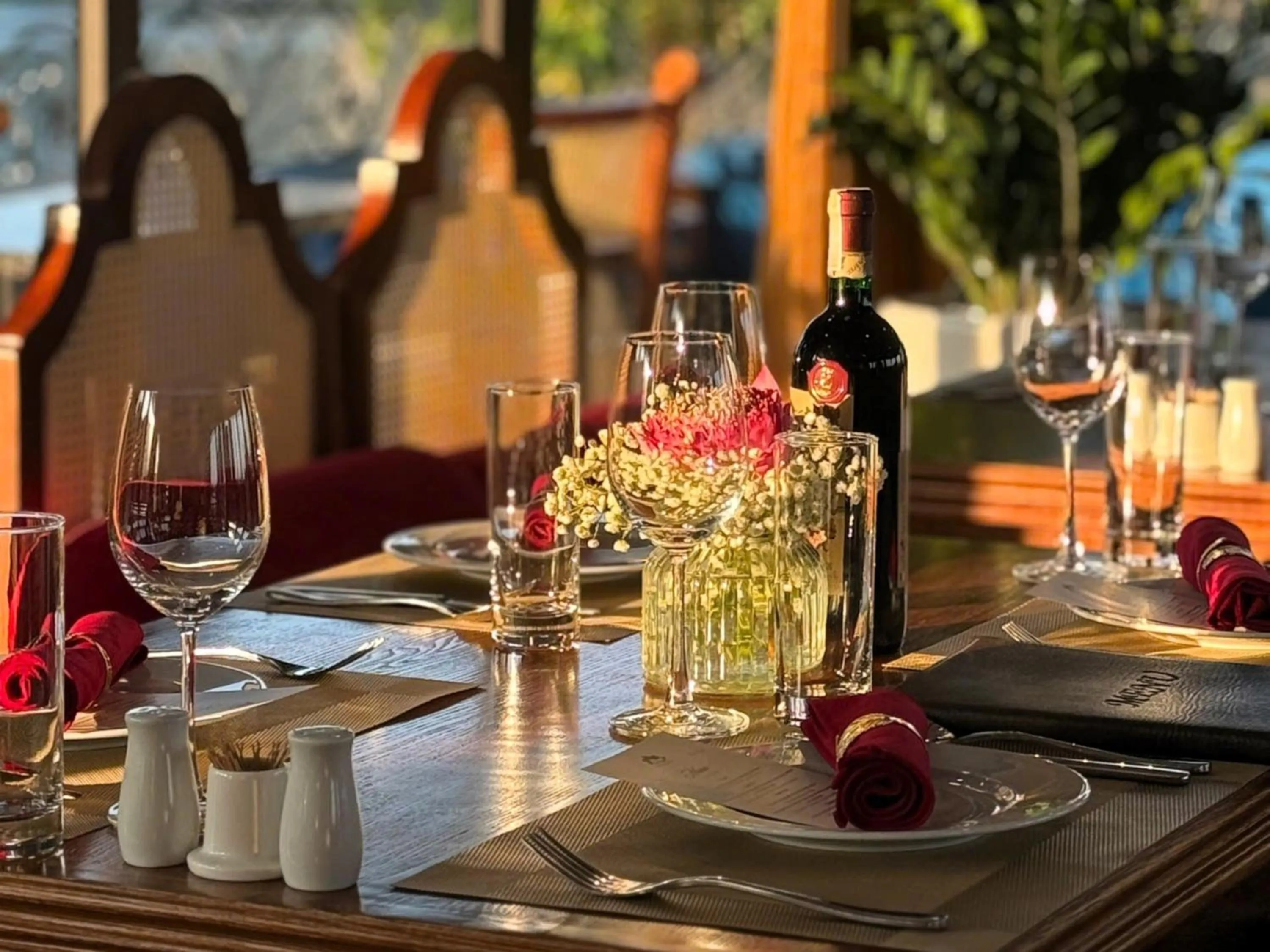 Restaurant/places to eat in Verdure Lotus Grandeur Cruise on Ha Long Bay