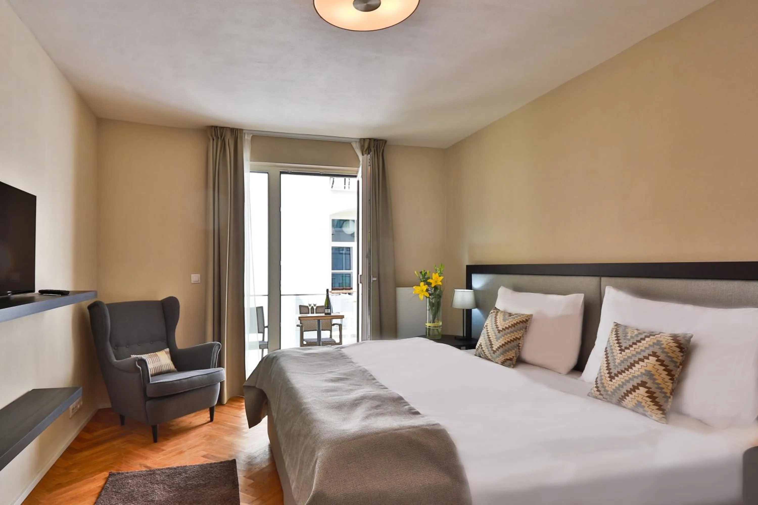 Bedroom, Bed in James Hotel & Apartments