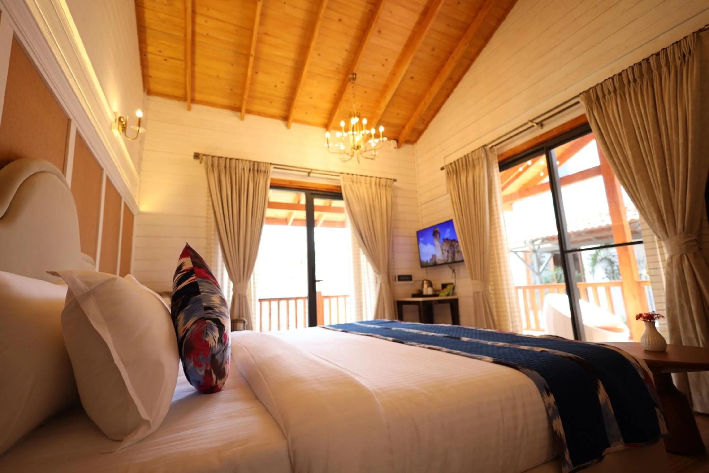 Bedroom, Bed in Foxoso Aaristo Baga Beach Resort