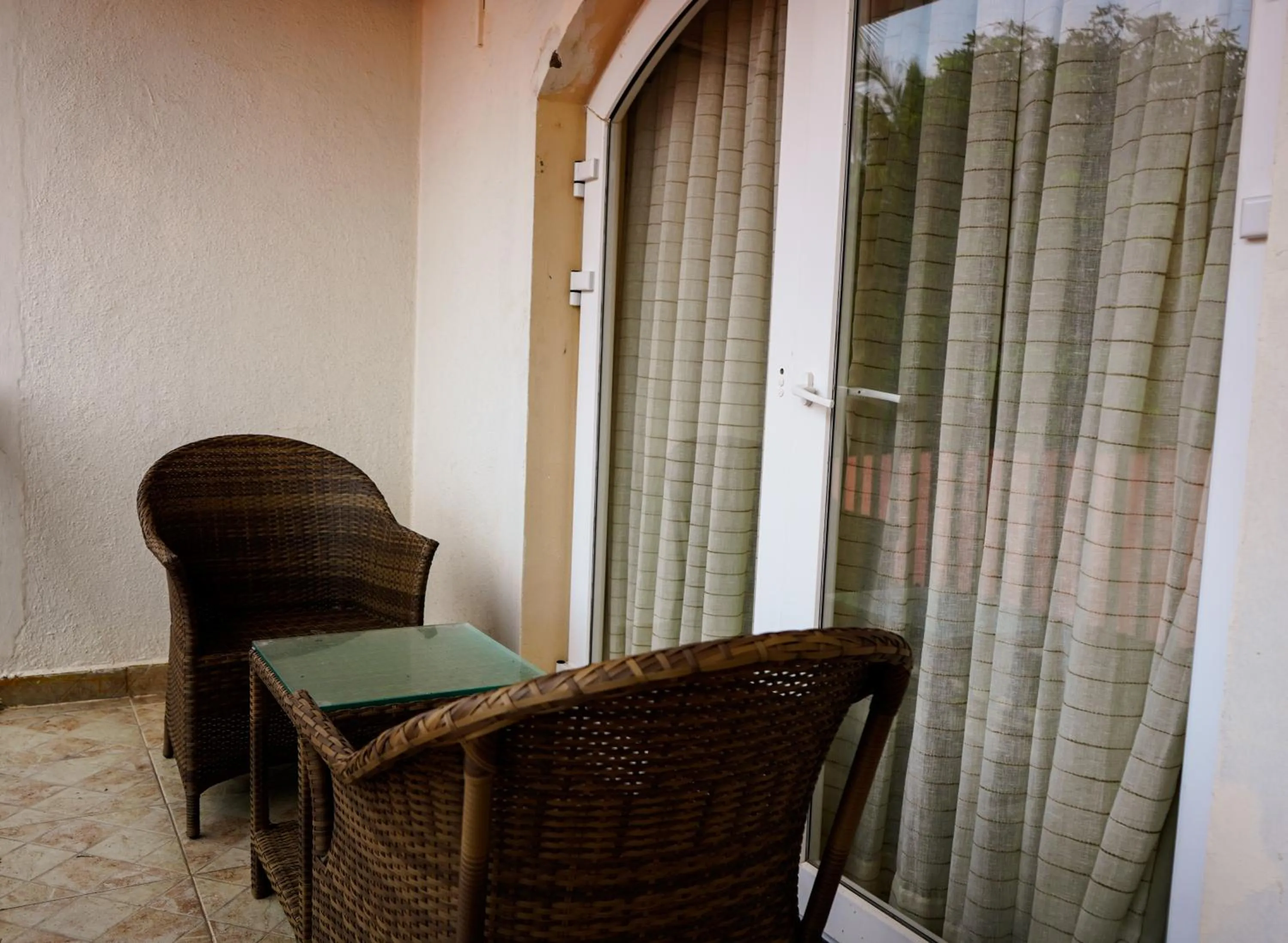 Seating area in Foxoso Aaristo Baga Beach Resort