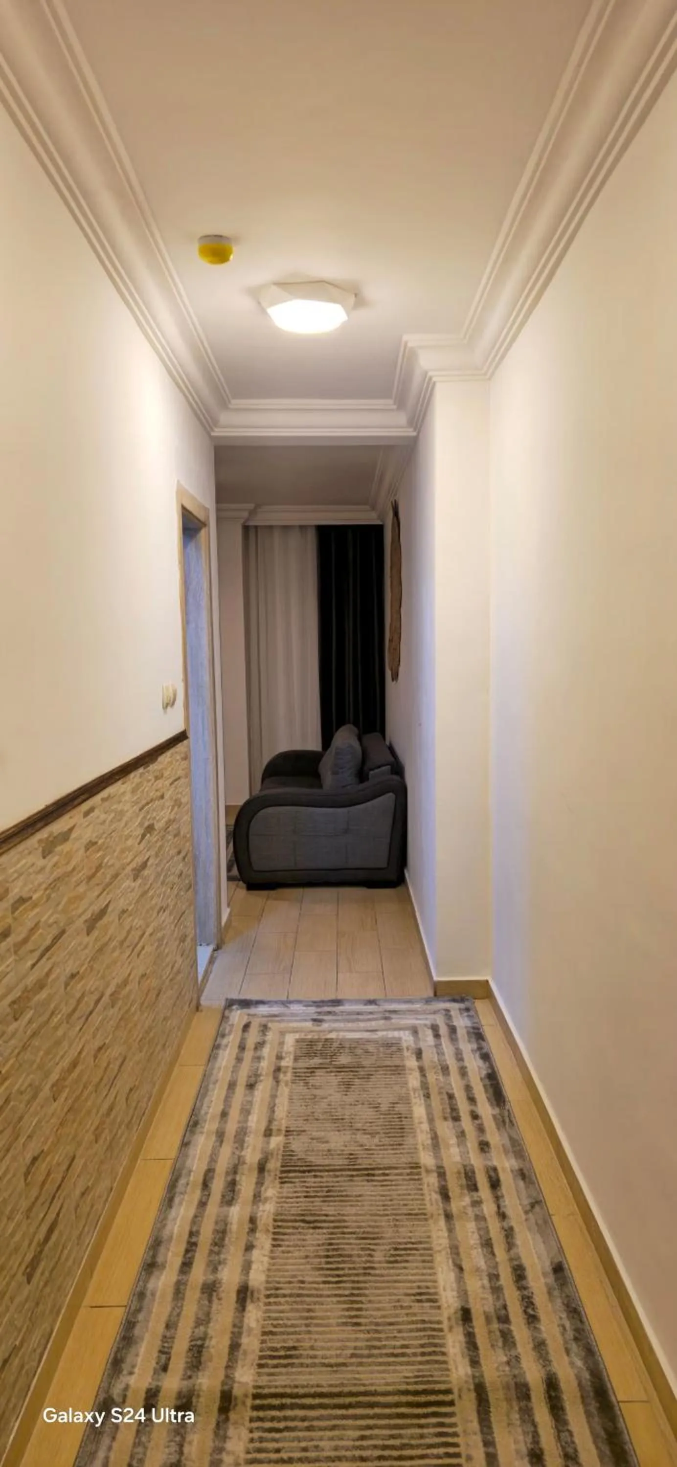 Photo of the whole room, Bed in Balcony Hotel