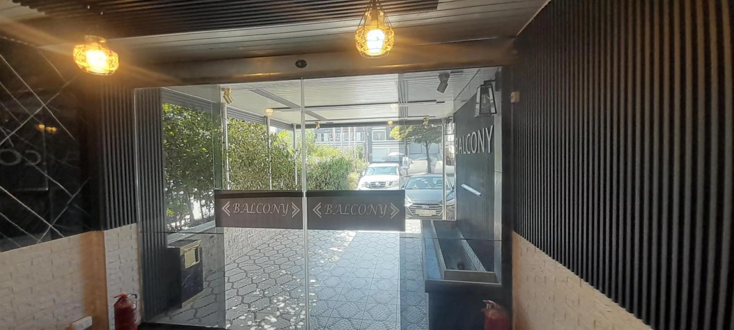 Facade/entrance in Balcony Hotel