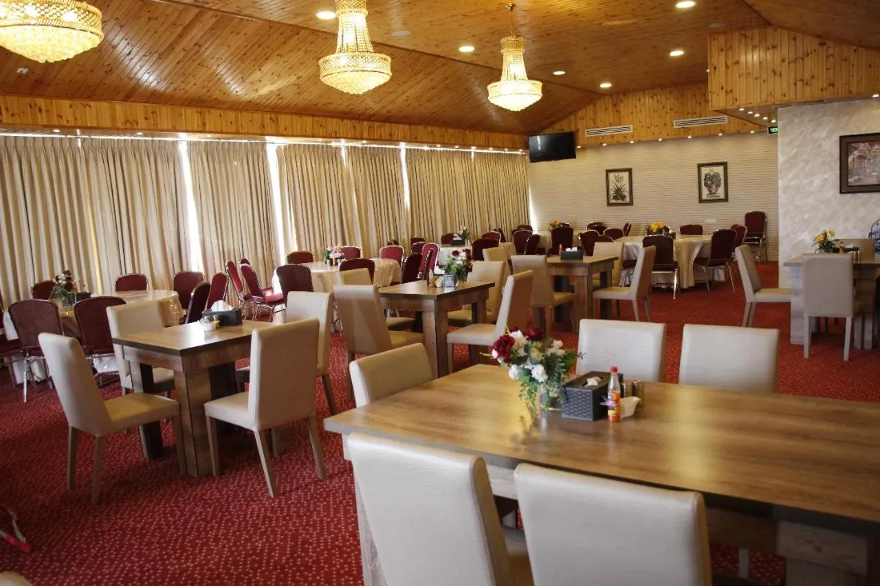 Restaurant/places to eat in Balcony Hotel