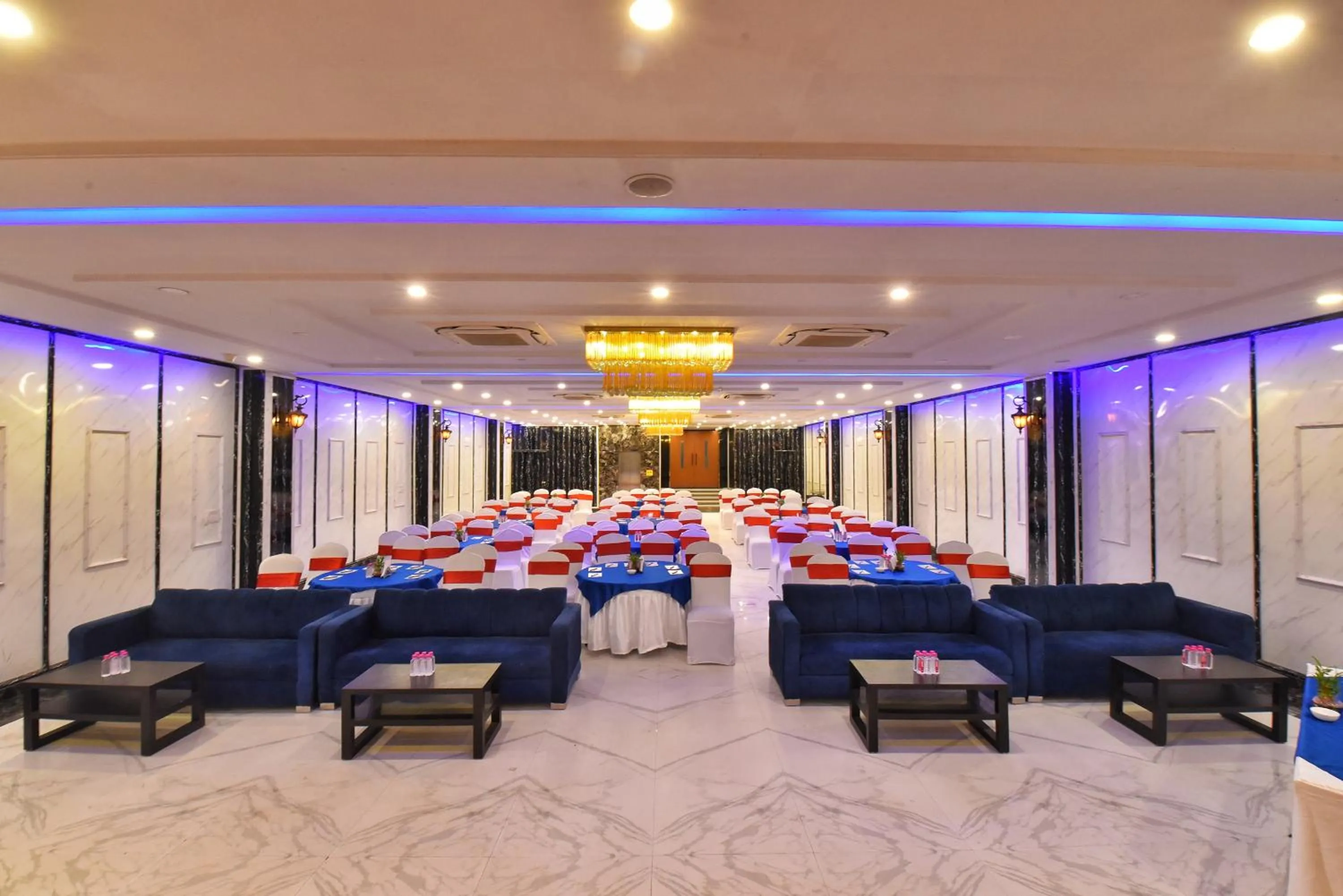 Banquet/Function facilities, Bed in Foxoso Fiori Hotel