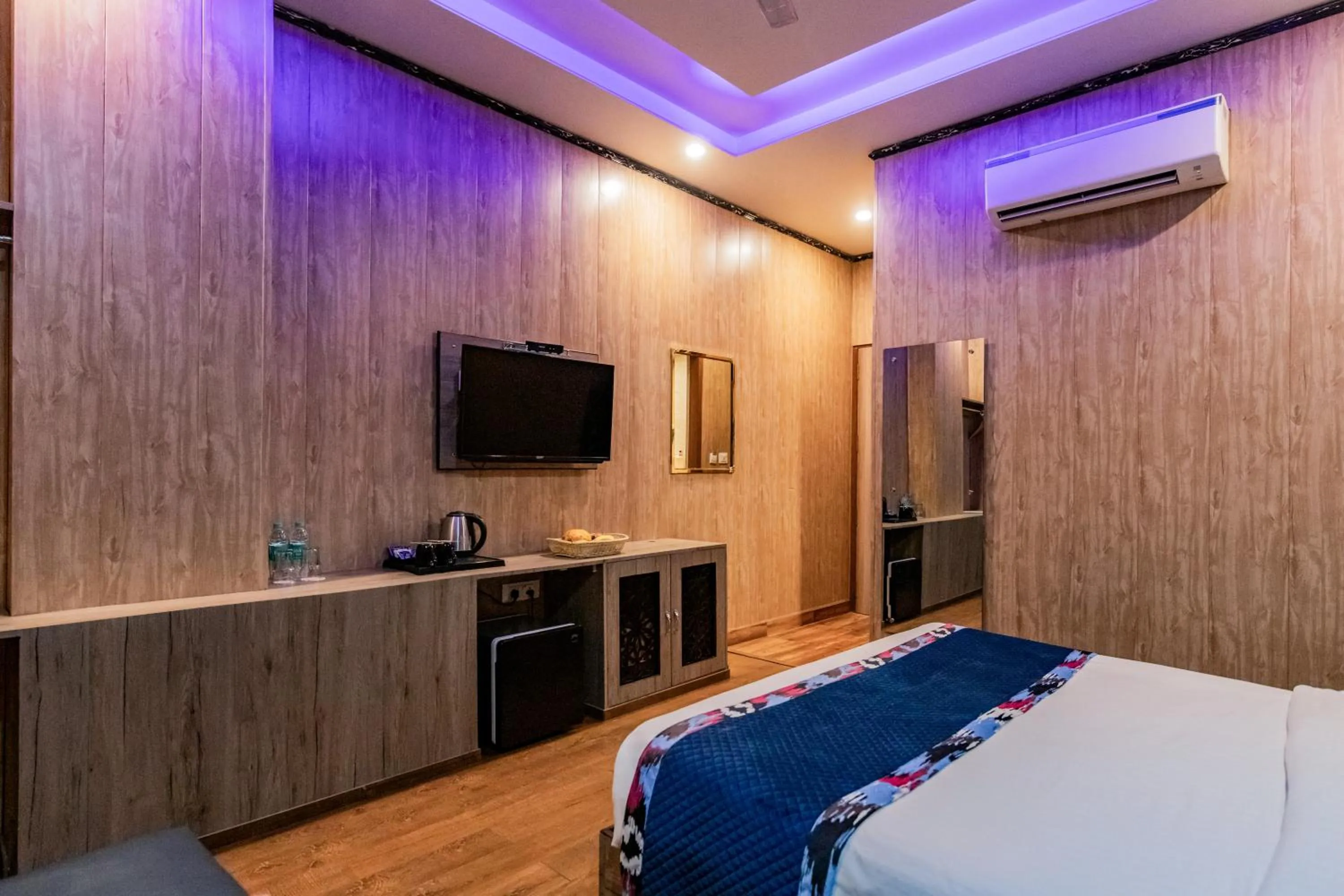 Bedroom, Bed in Foxoso Fiori Hotel