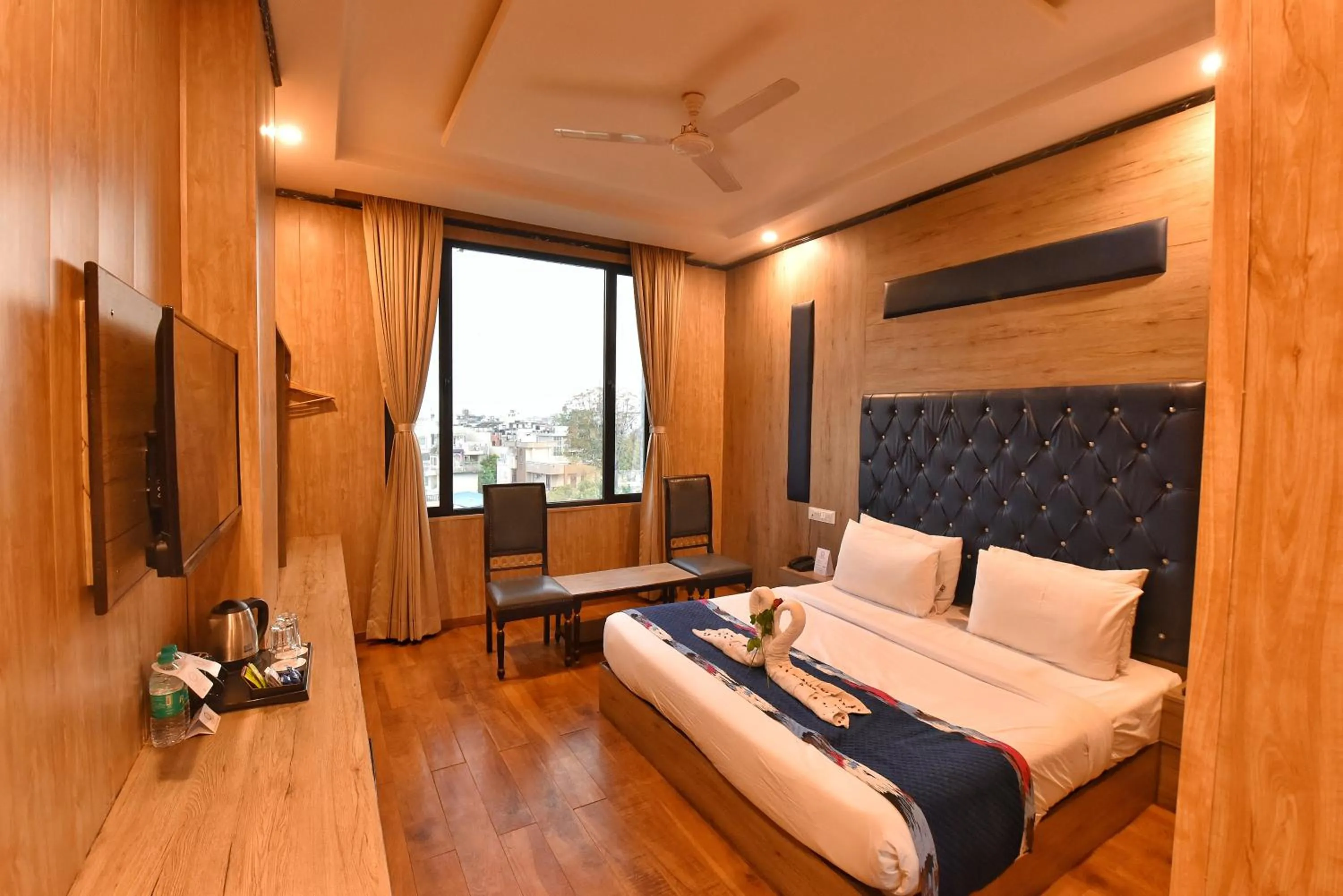 Bedroom, Bed in Foxoso Fiori Hotel