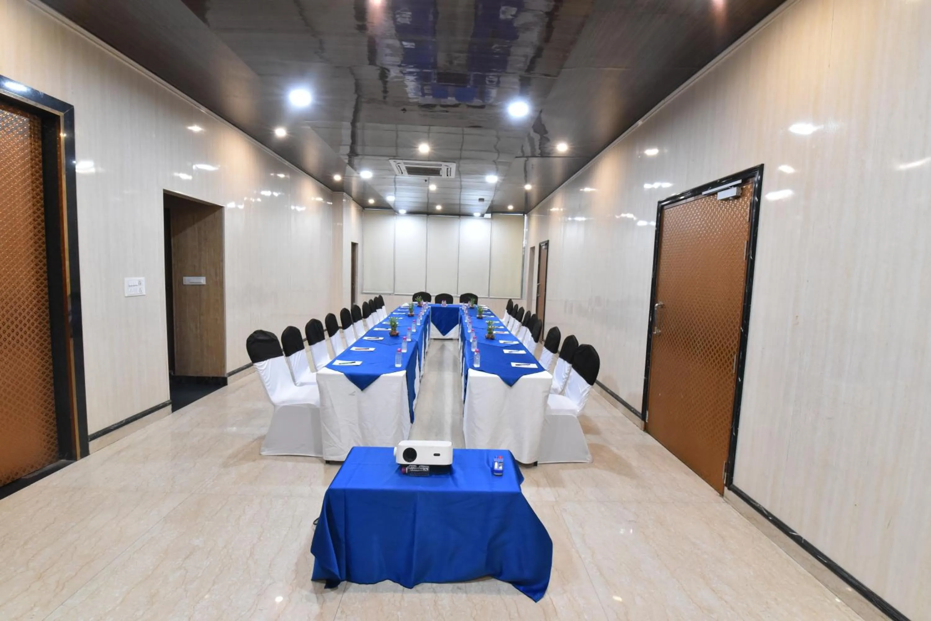 Meeting/conference room in Foxoso Fiori Hotel