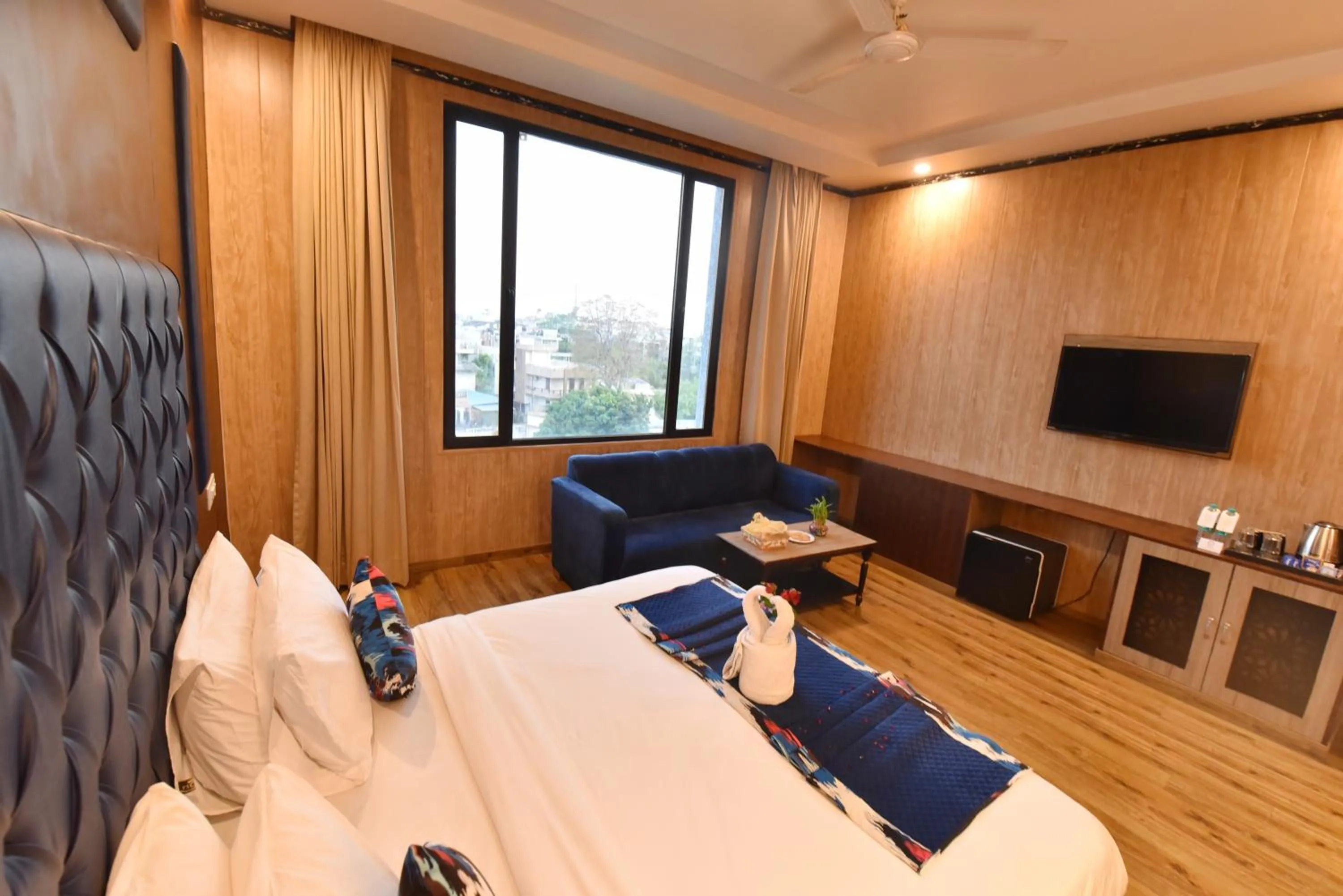 Photo of the whole room, Bed in Foxoso Fiori Hotel