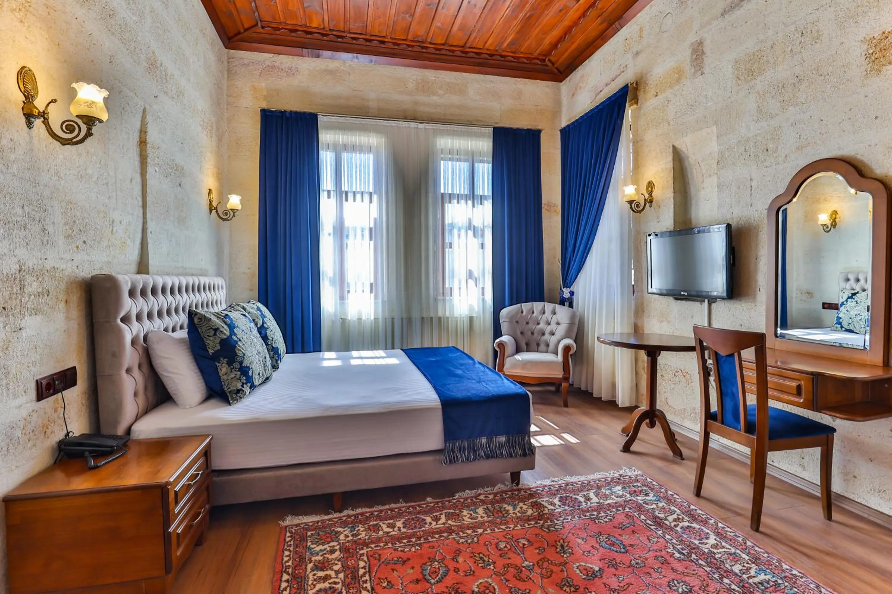 Photo of the whole room, Bed in Hotel Asia Minor