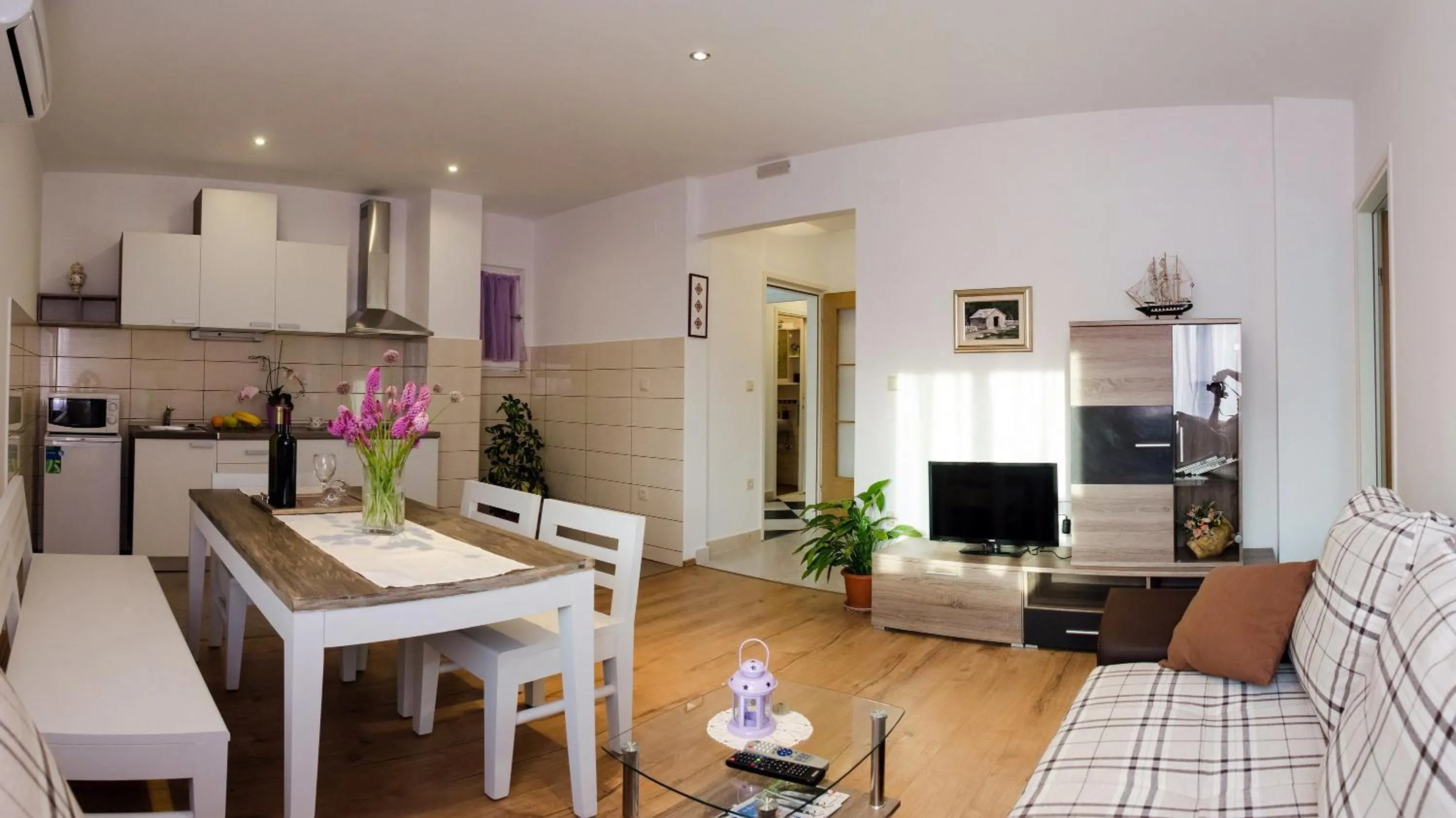 Two-Bedroom Apartment in Olive Garden Apartments