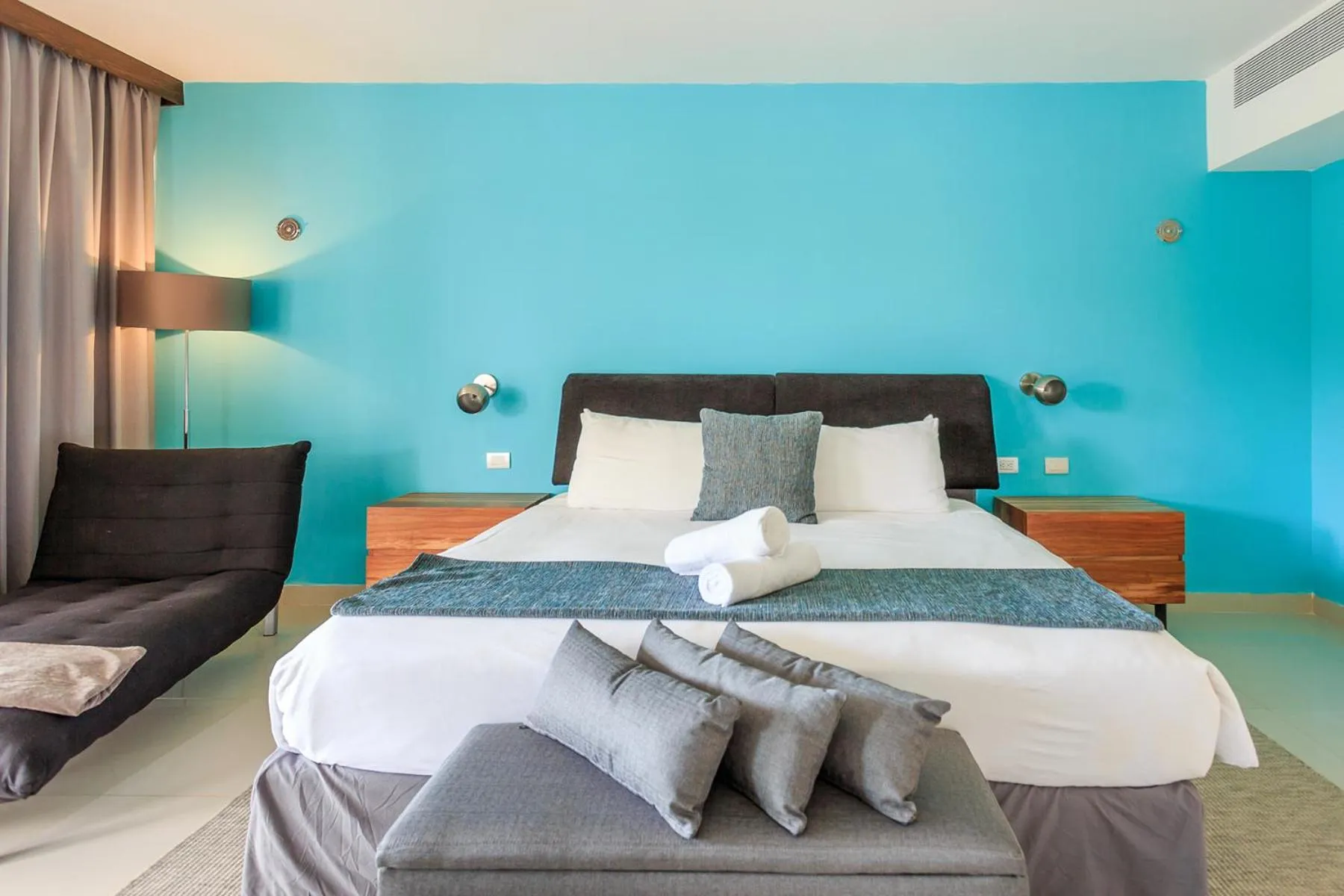 Property building, Bed in Luxury Condos at Mareazul Beachfront Complex with Resort-Style Amenities