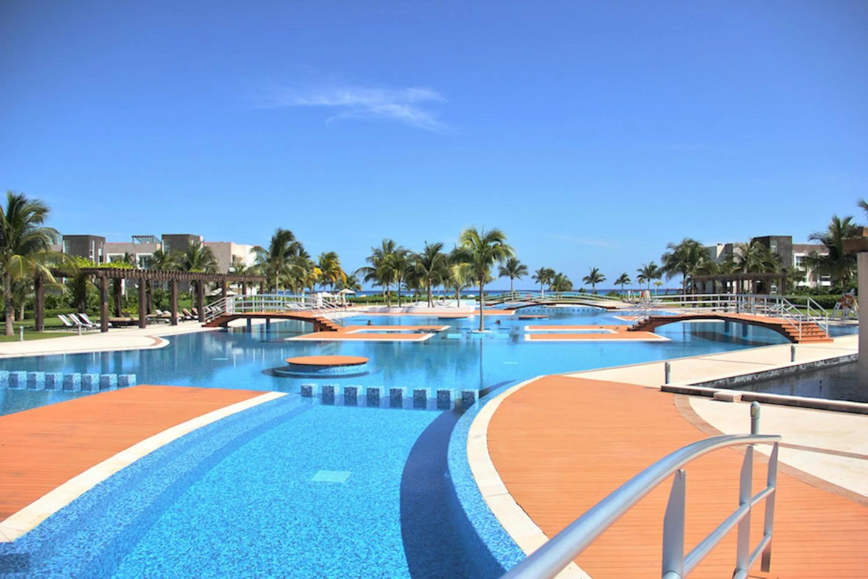 Swimming pool in Luxury Condos at Mareazul Beachfront Complex with Resort-Style Amenities
