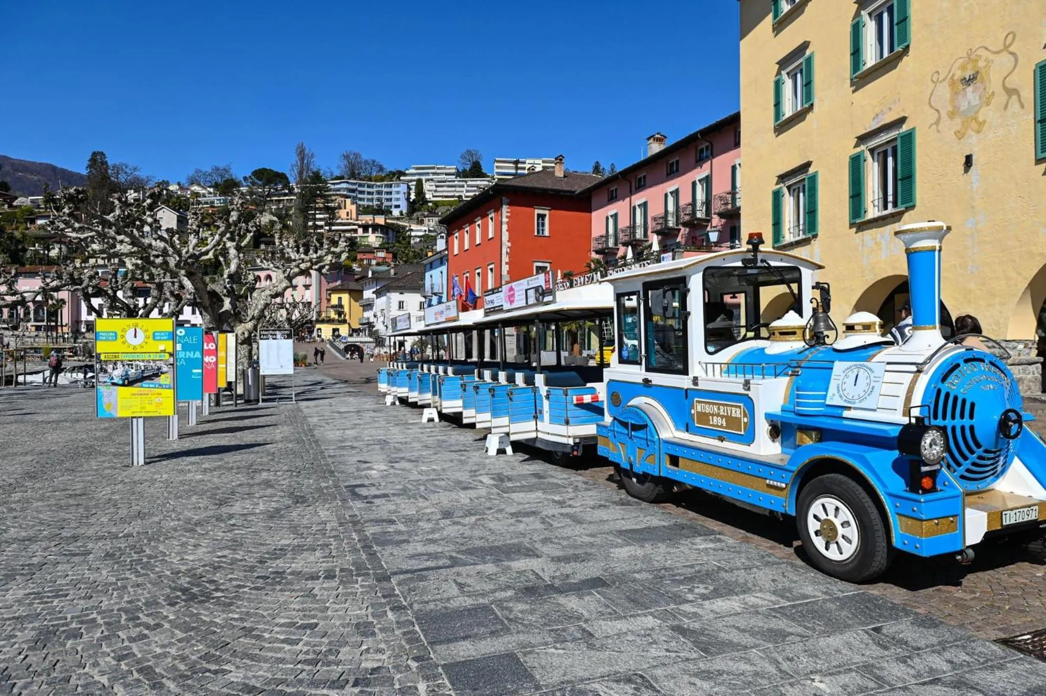 Neighbourhood in Ruga House in Lake Ascona 4