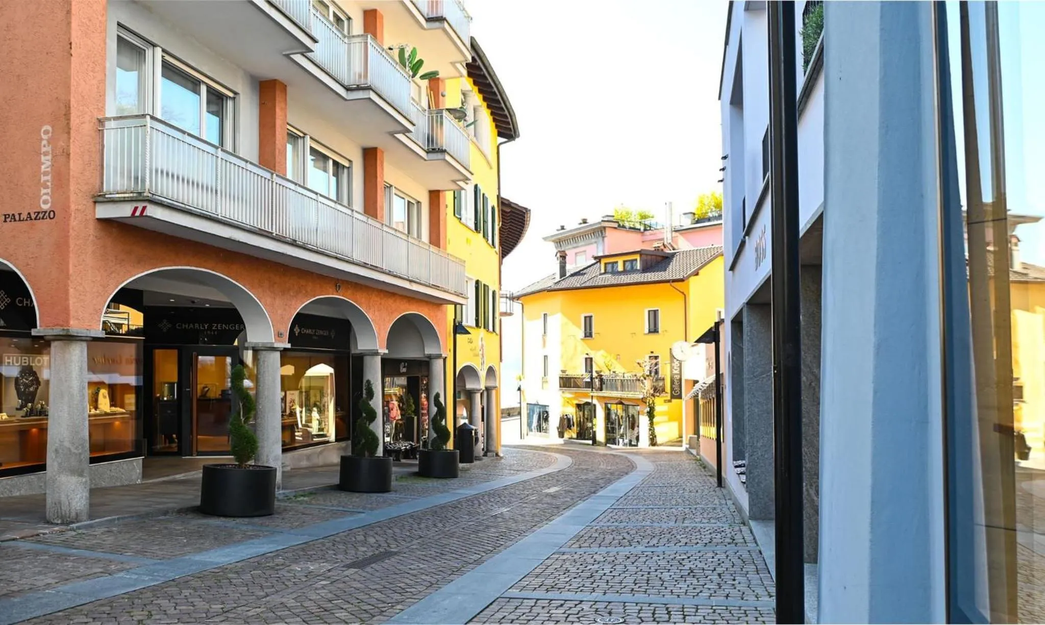 Neighbourhood in Ruga House in Lake Ascona 4