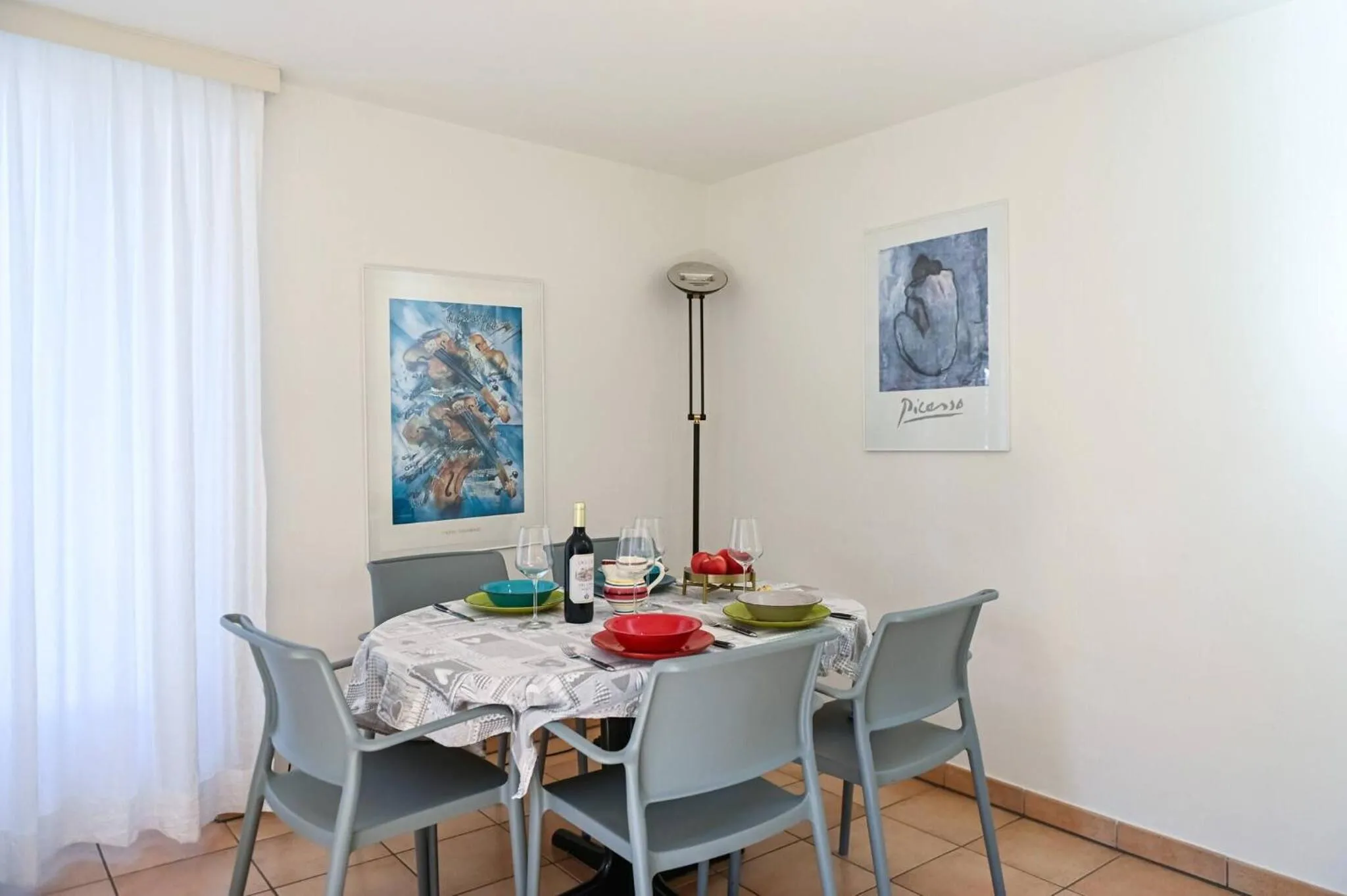 Dining area in Ruga House in Lake Ascona 4