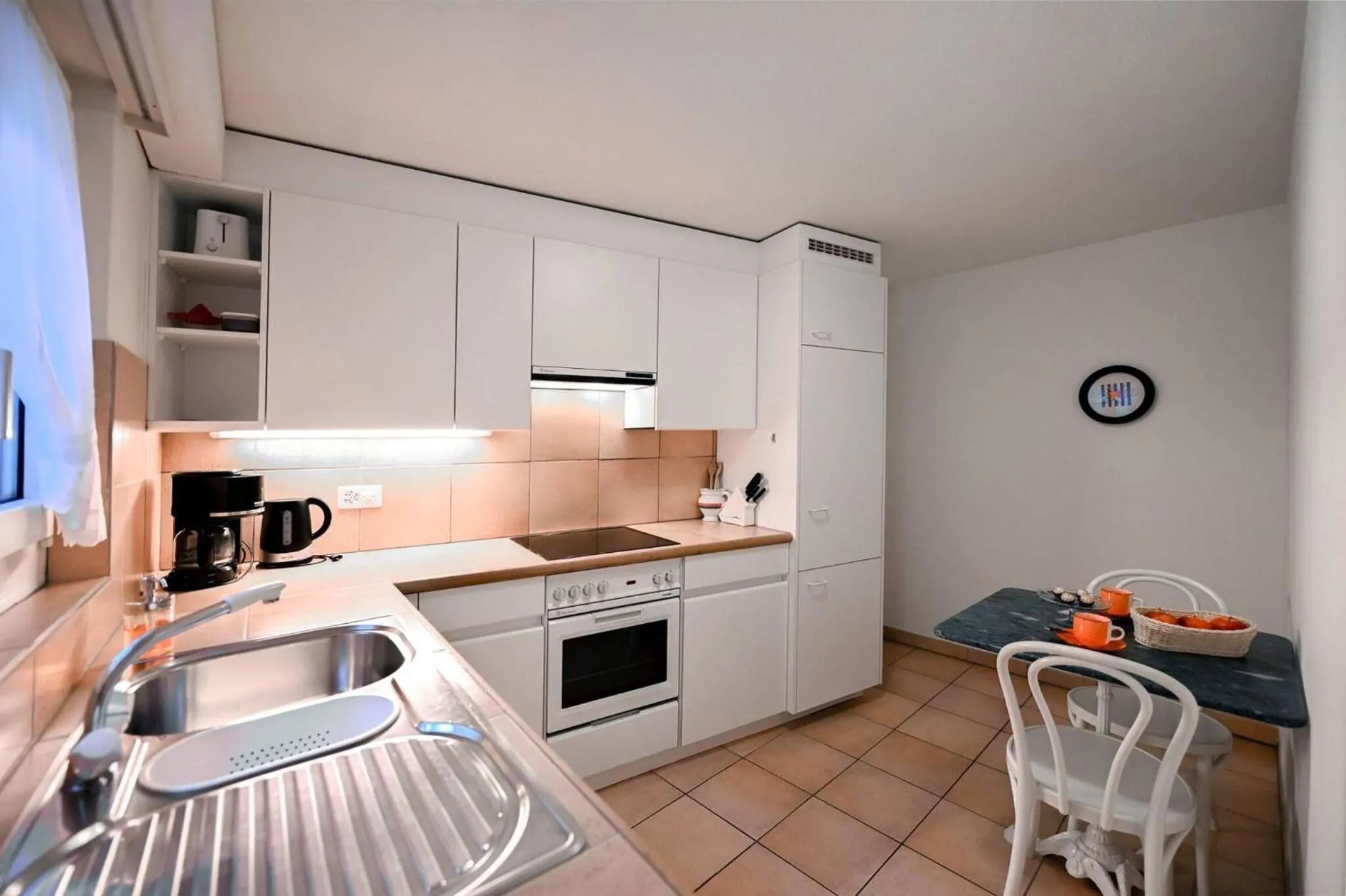 microwave in Ruga House in Lake Ascona 4