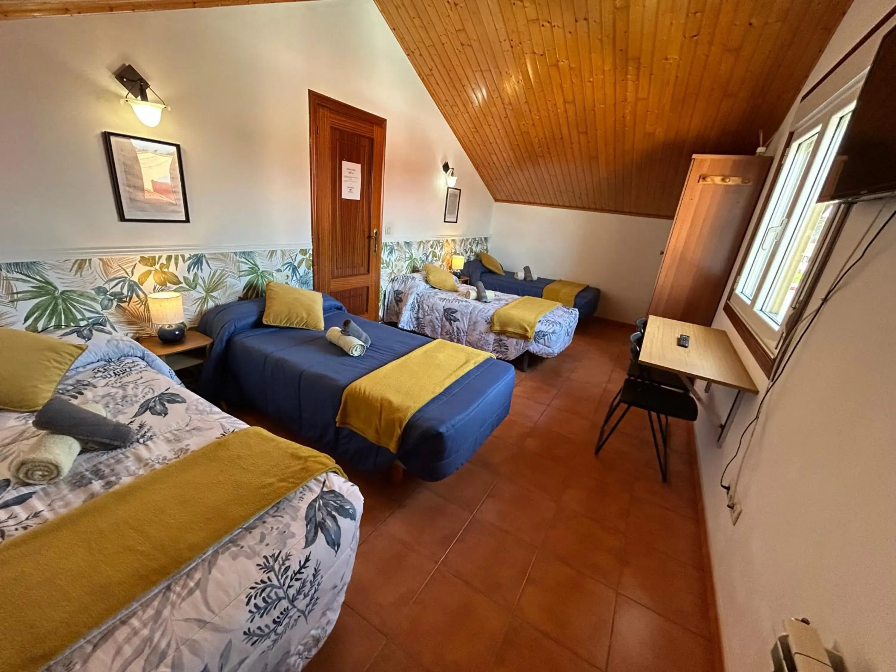 Quadruple Room in Pensión Codesal Quadruple Room in Pensión Codesal