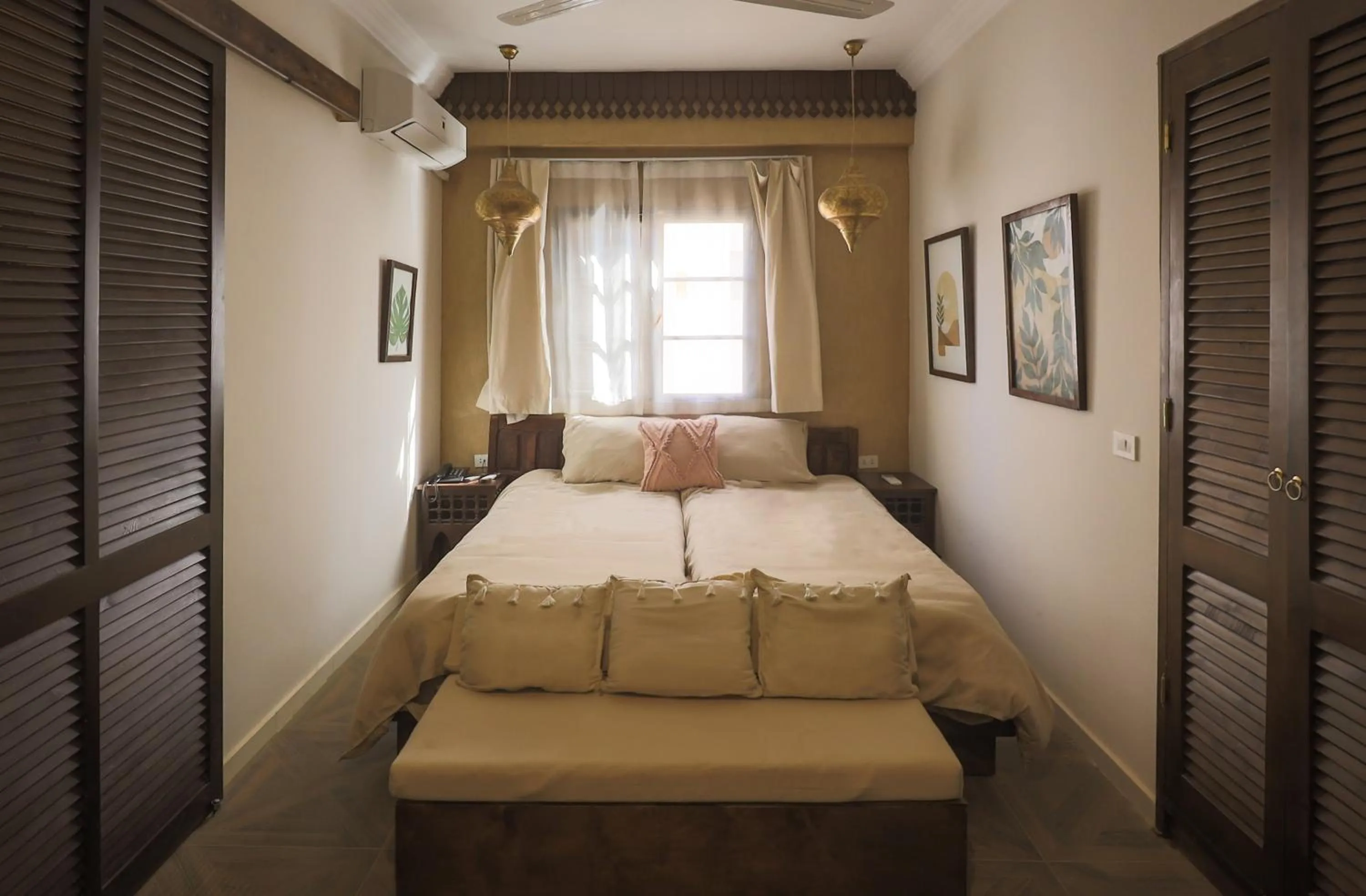 Bed in Al Wadi Hotel