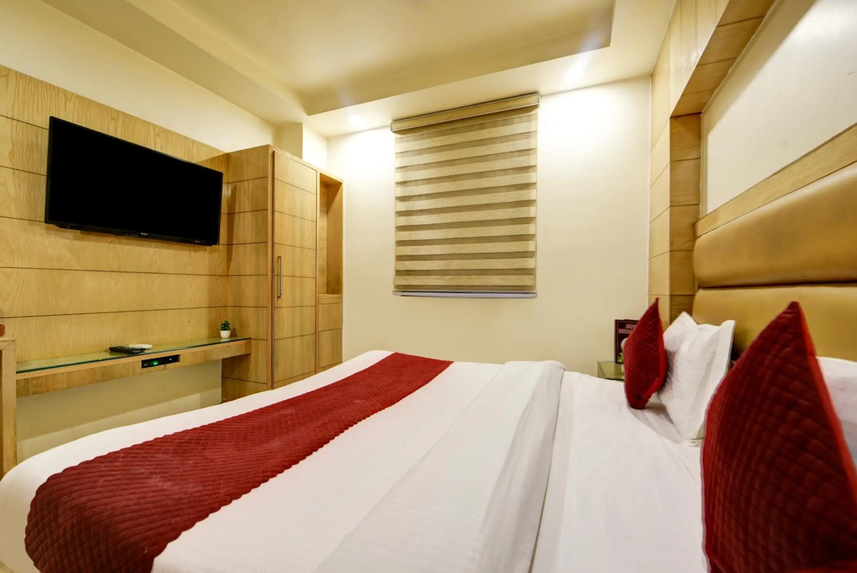 Deluxe Double Room - single occupancy in Hotel Kuber International - New Delhi Train Station Deluxe Double Room - single occupancy in Hotel Kuber International - New Delhi Train Station