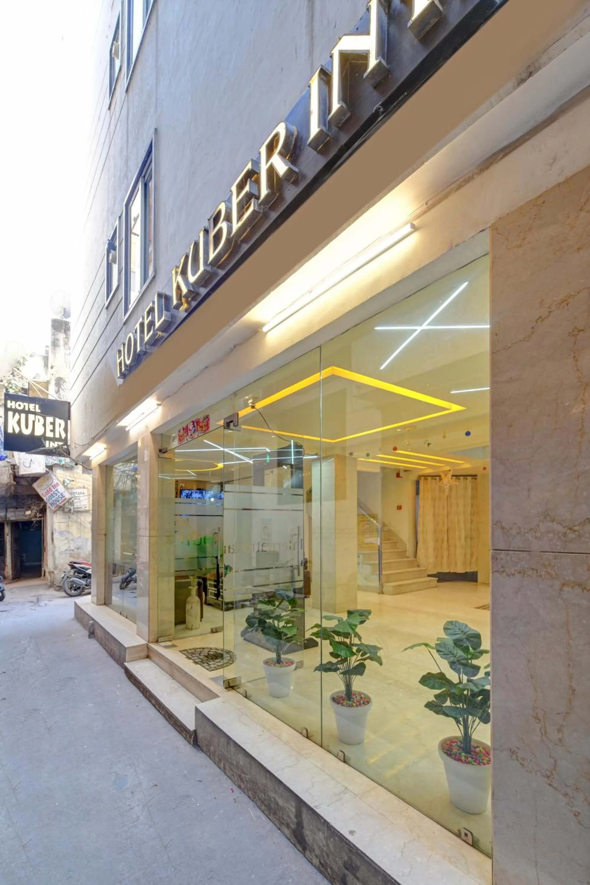 Hotel Kuber International - New Delhi Train Station
