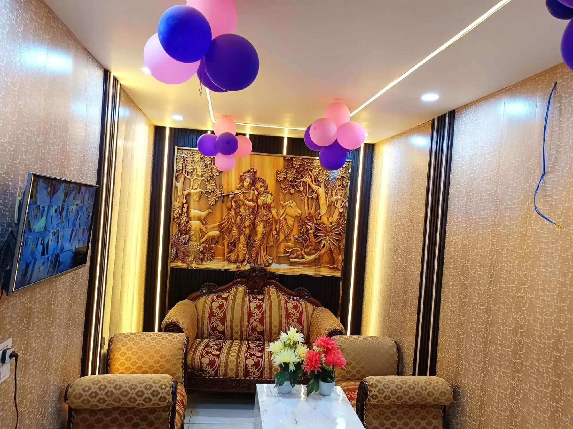 Haveli Heritage --- 200 Meters from Nizamuddin Railway Station Haveli Heritage --- 200 Meters from Nizamuddin Railway Station