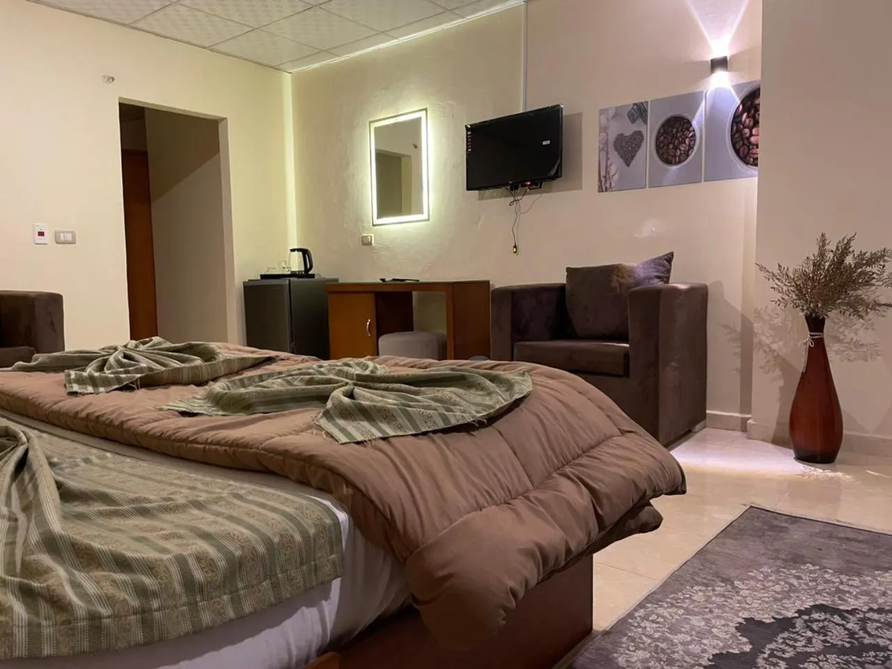 Triple Room in Verssailles Pyramids Hotel