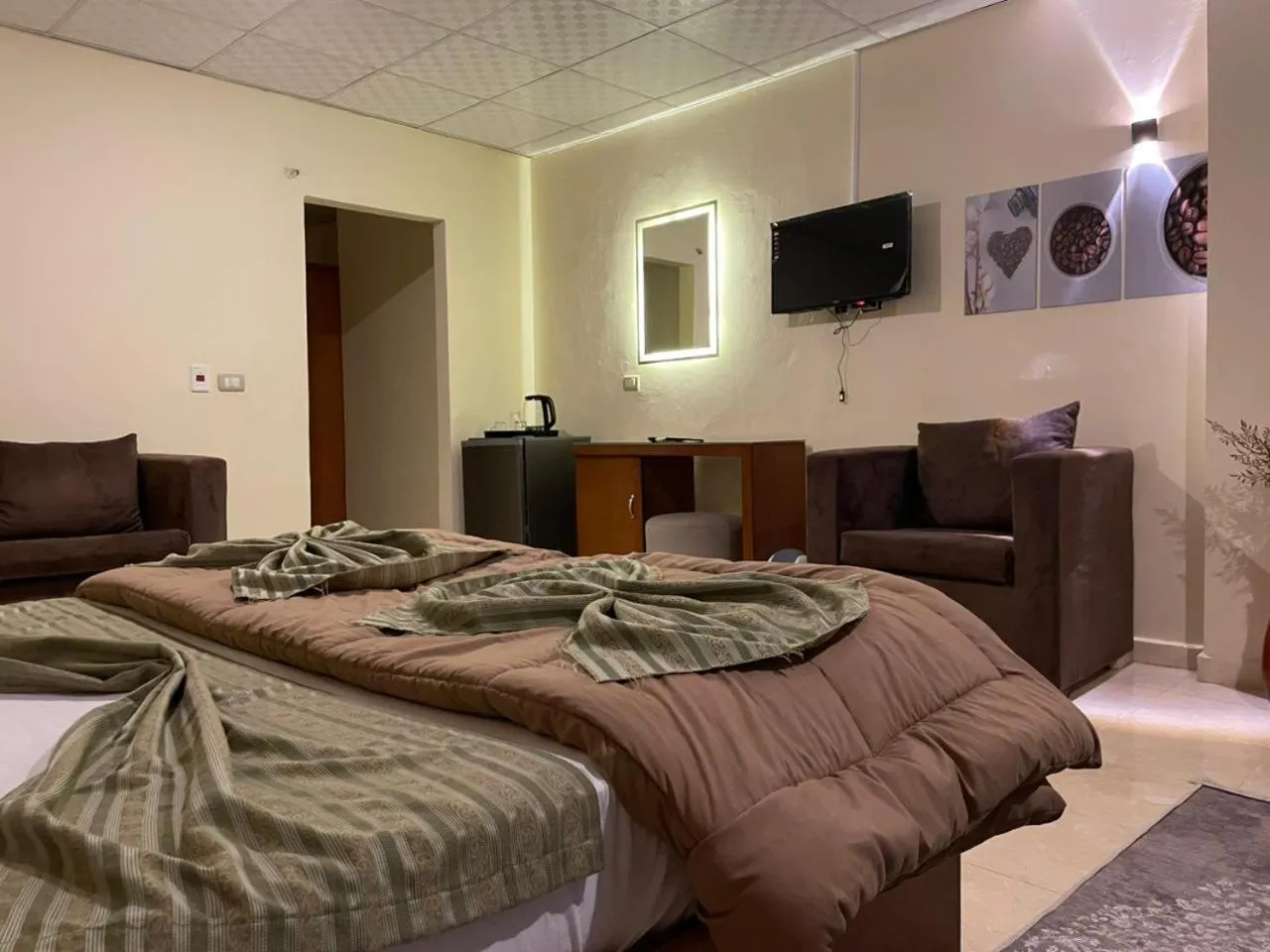 Bedroom in Verssailles Pyramids Hotel